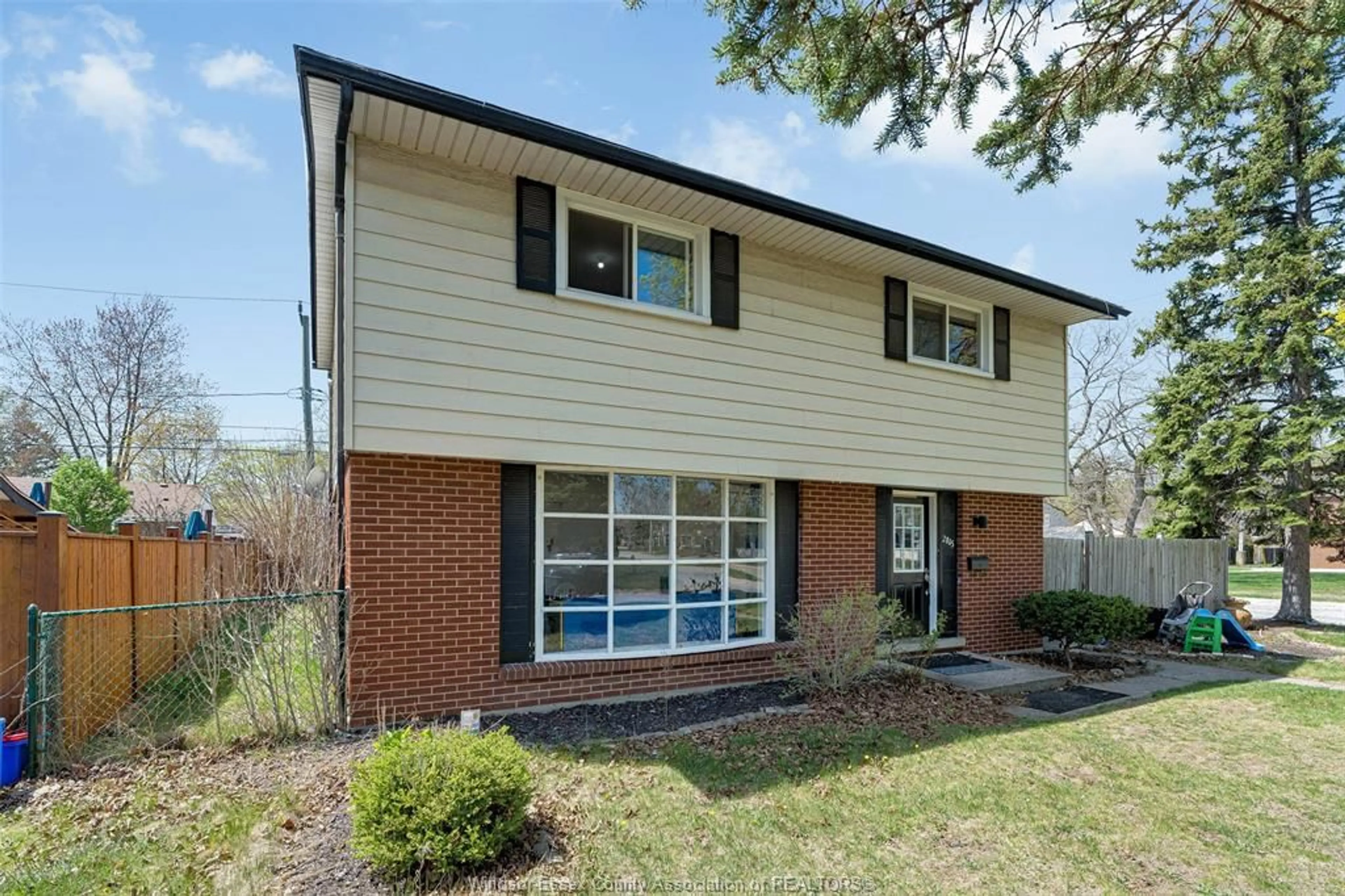 Home with brick exterior material, street for 2805 SKYLINE DRIVE, Windsor Ontario N9E 3A6