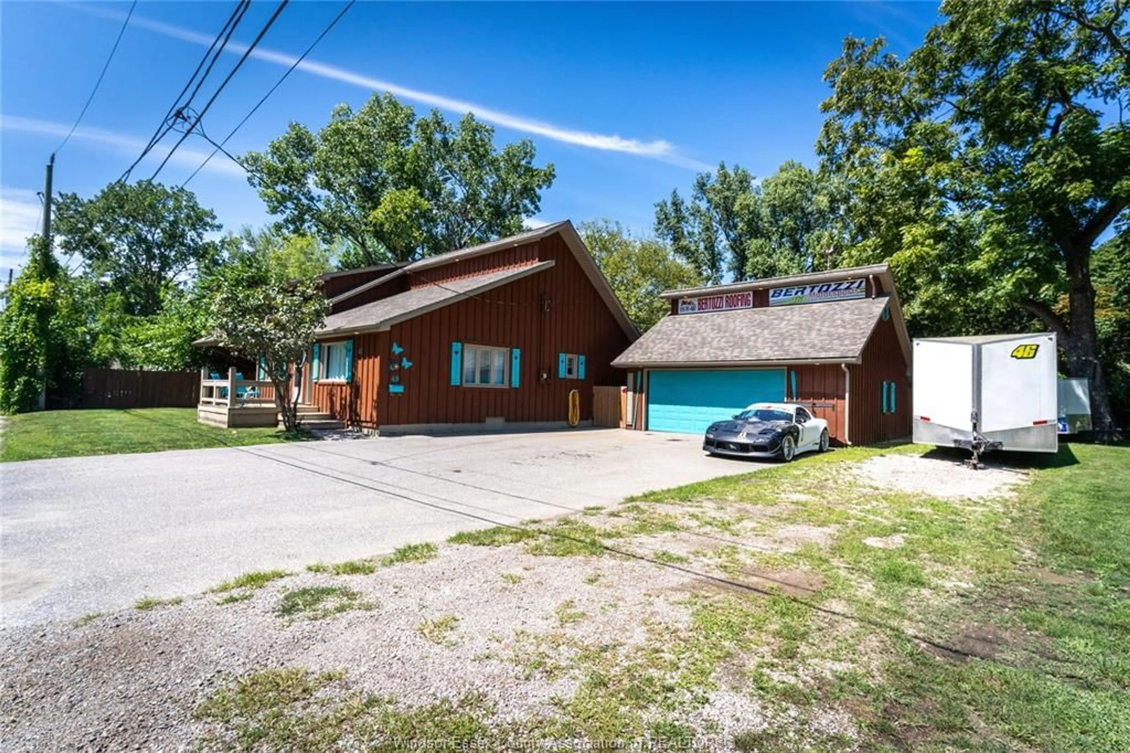 A pic from outside/outdoor area/front of a property/back of a property/a pic from drone, street for 49 RIVERVIEW, LaSalle Ontario N9S 1E1