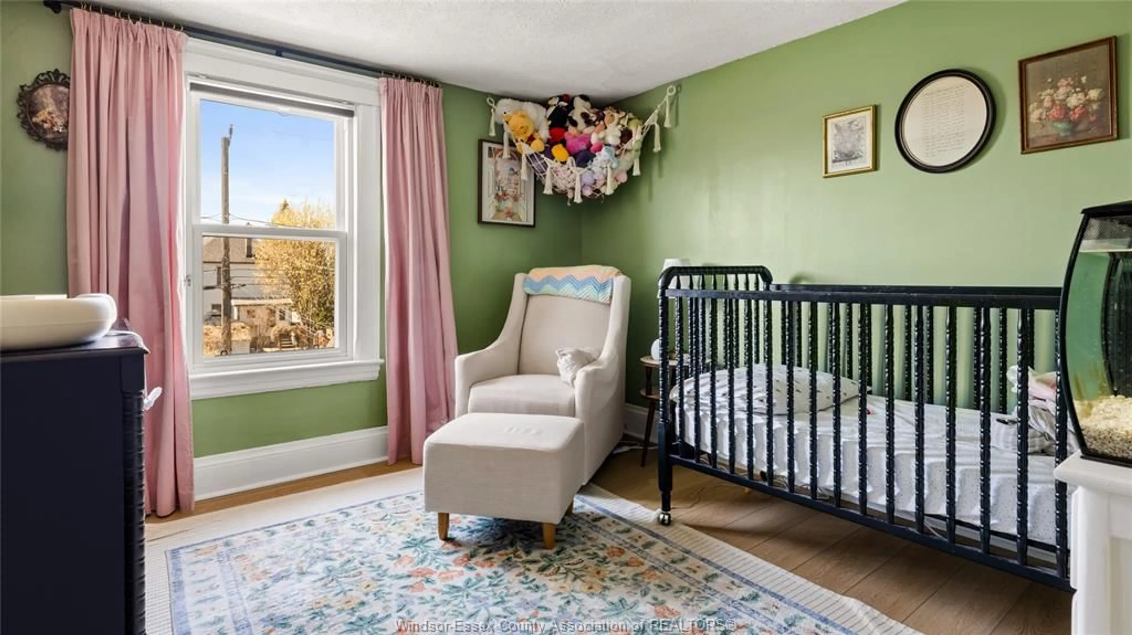 A pic of a room for 809 Moy Ave, Windsor Ontario N9A 2N7
