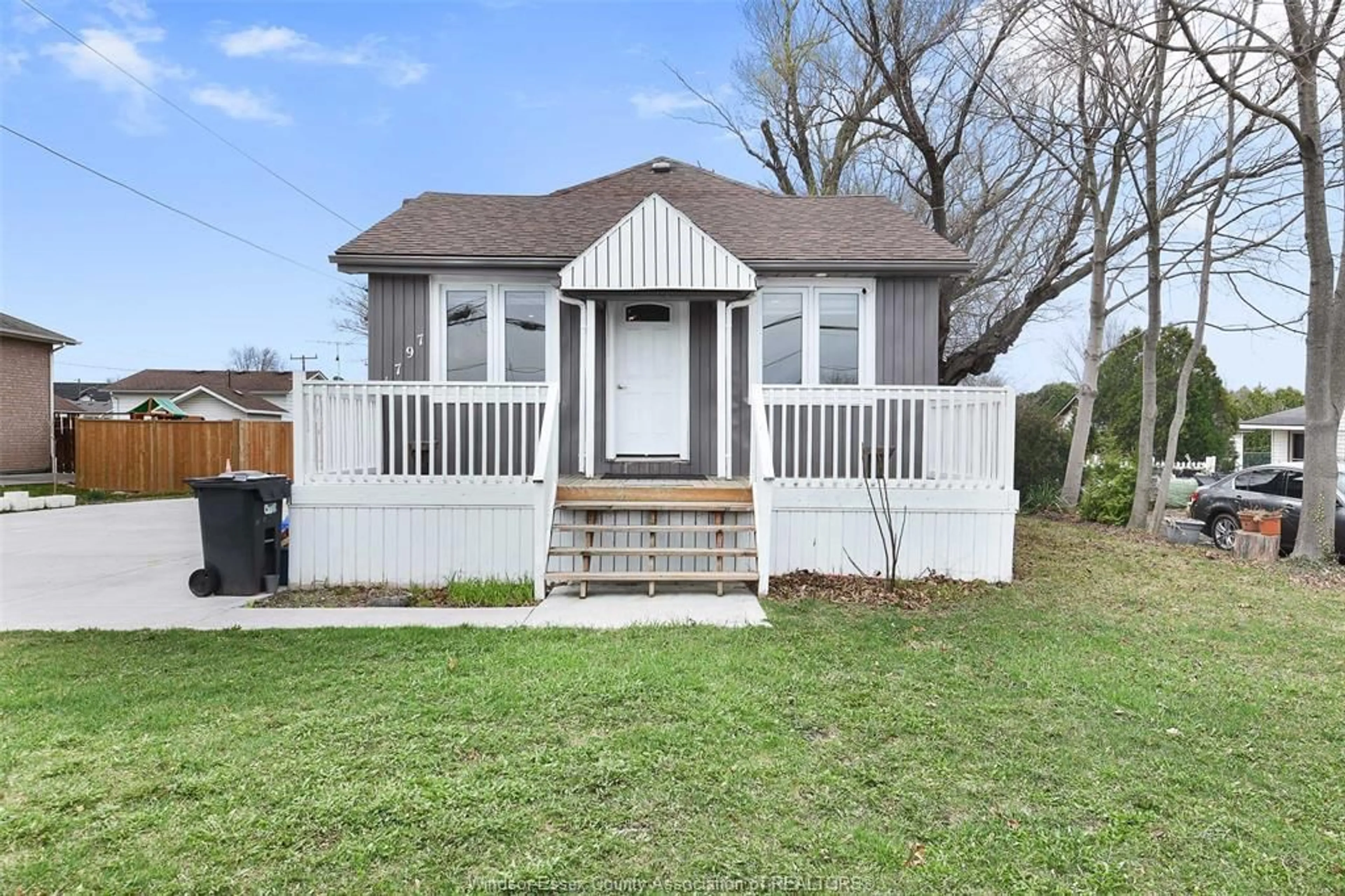 Home with vinyl exterior material, street for 1797 LESPERANCE Rd, Tecumseh Ontario N8N 1Y2
