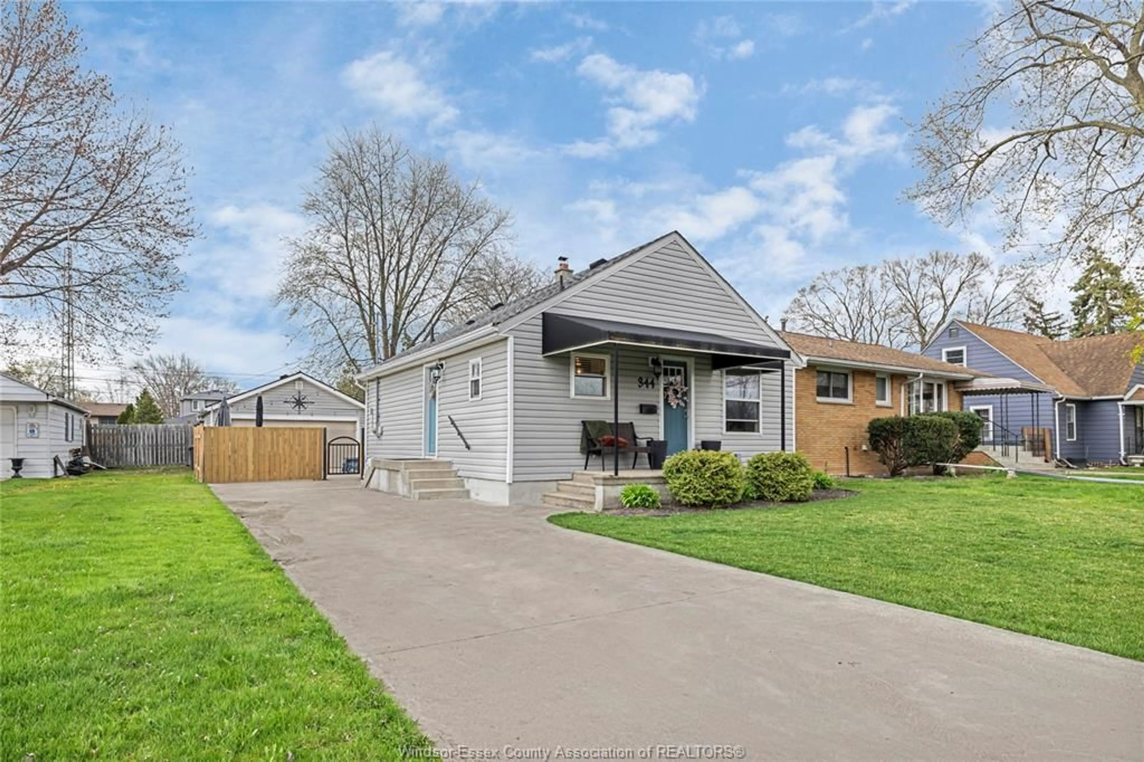 Home with vinyl exterior material, street for 344 DIEPPE, Windsor Ontario N8S 3V2