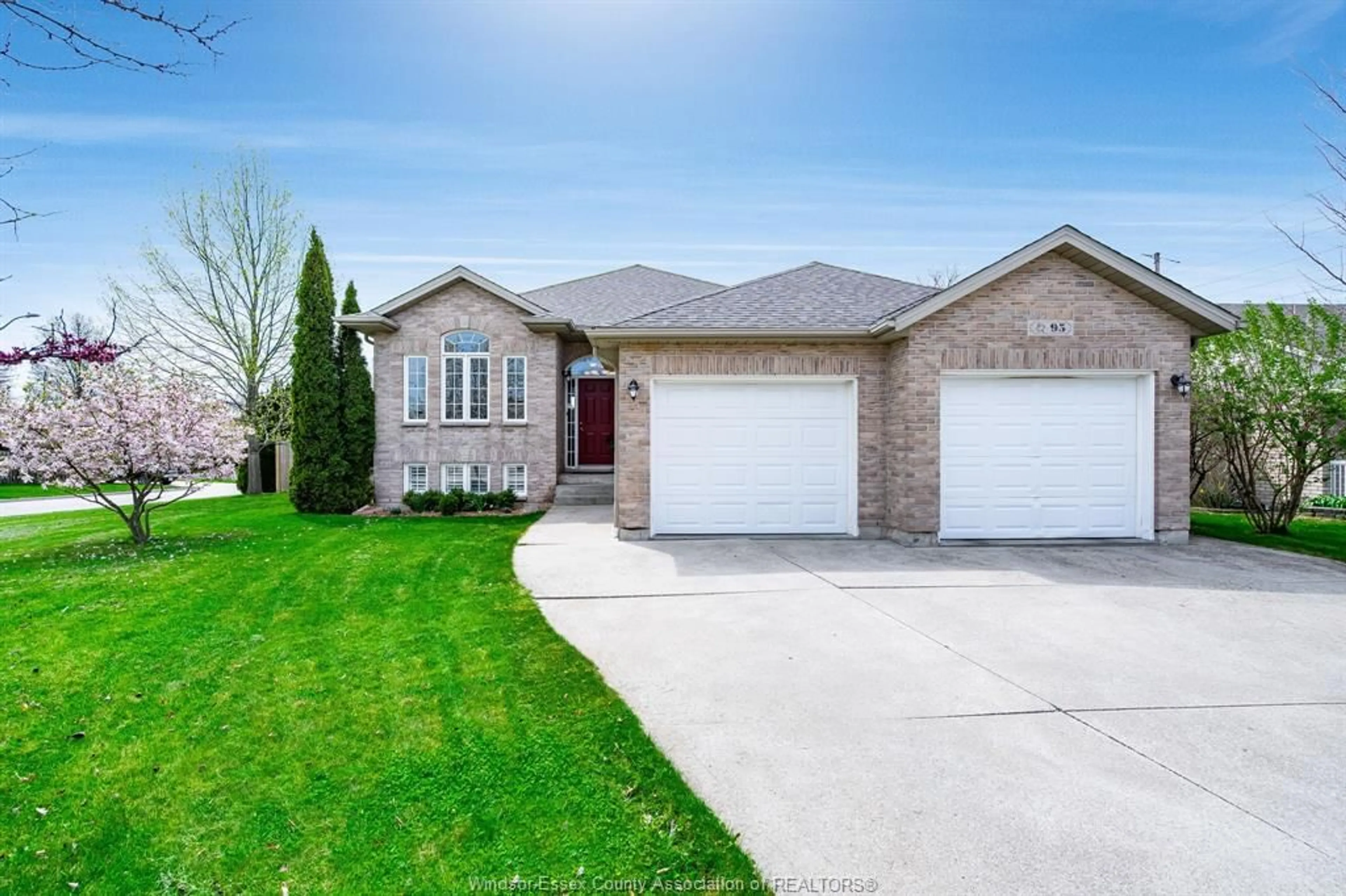 Home with brick exterior material, street for 95 MILLBROOK Dr, Kingsville Ontario N9Y 4A4