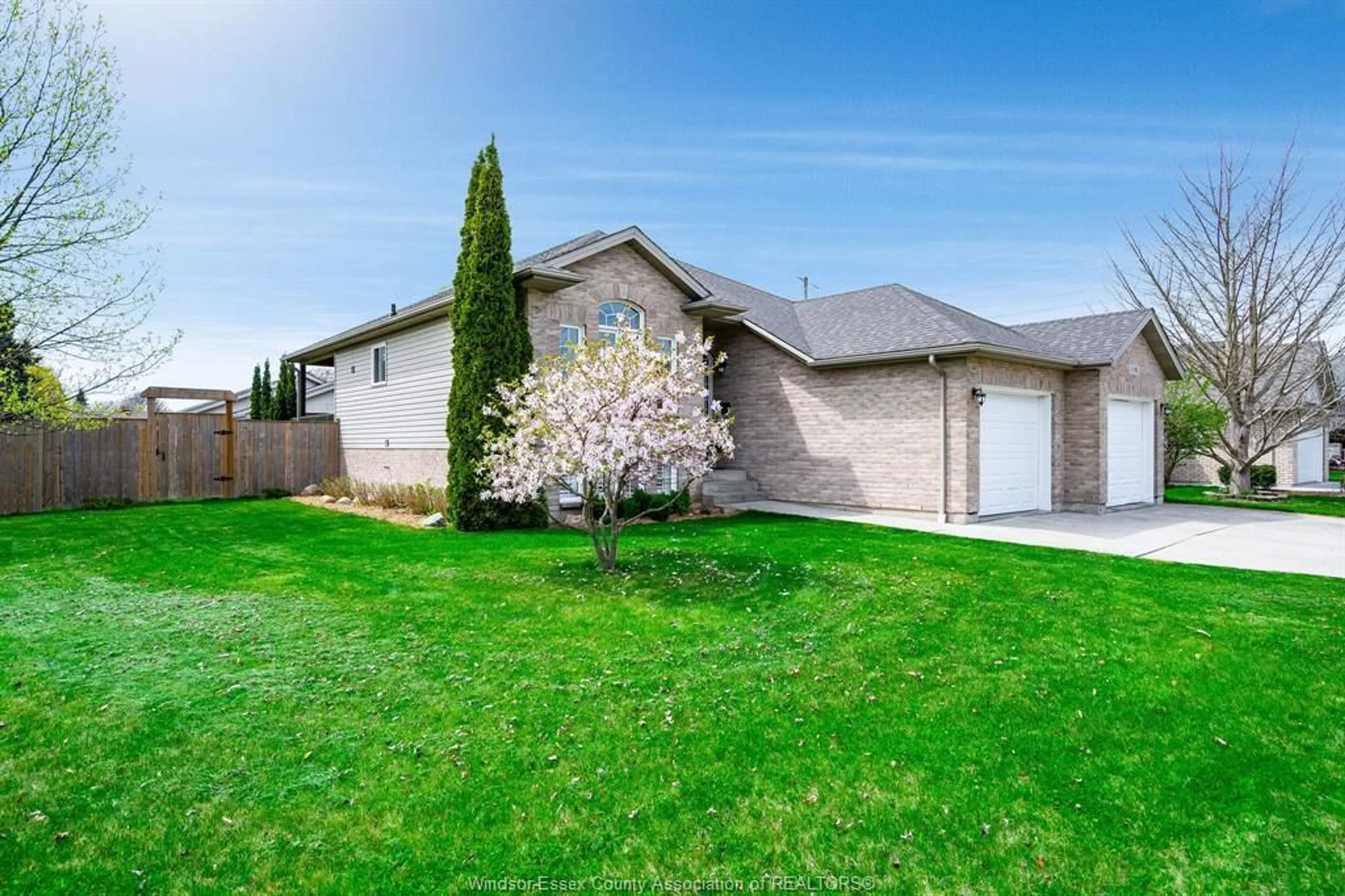 Home with brick exterior material, street for 95 MILLBROOK Dr, Kingsville Ontario N9Y 4A4