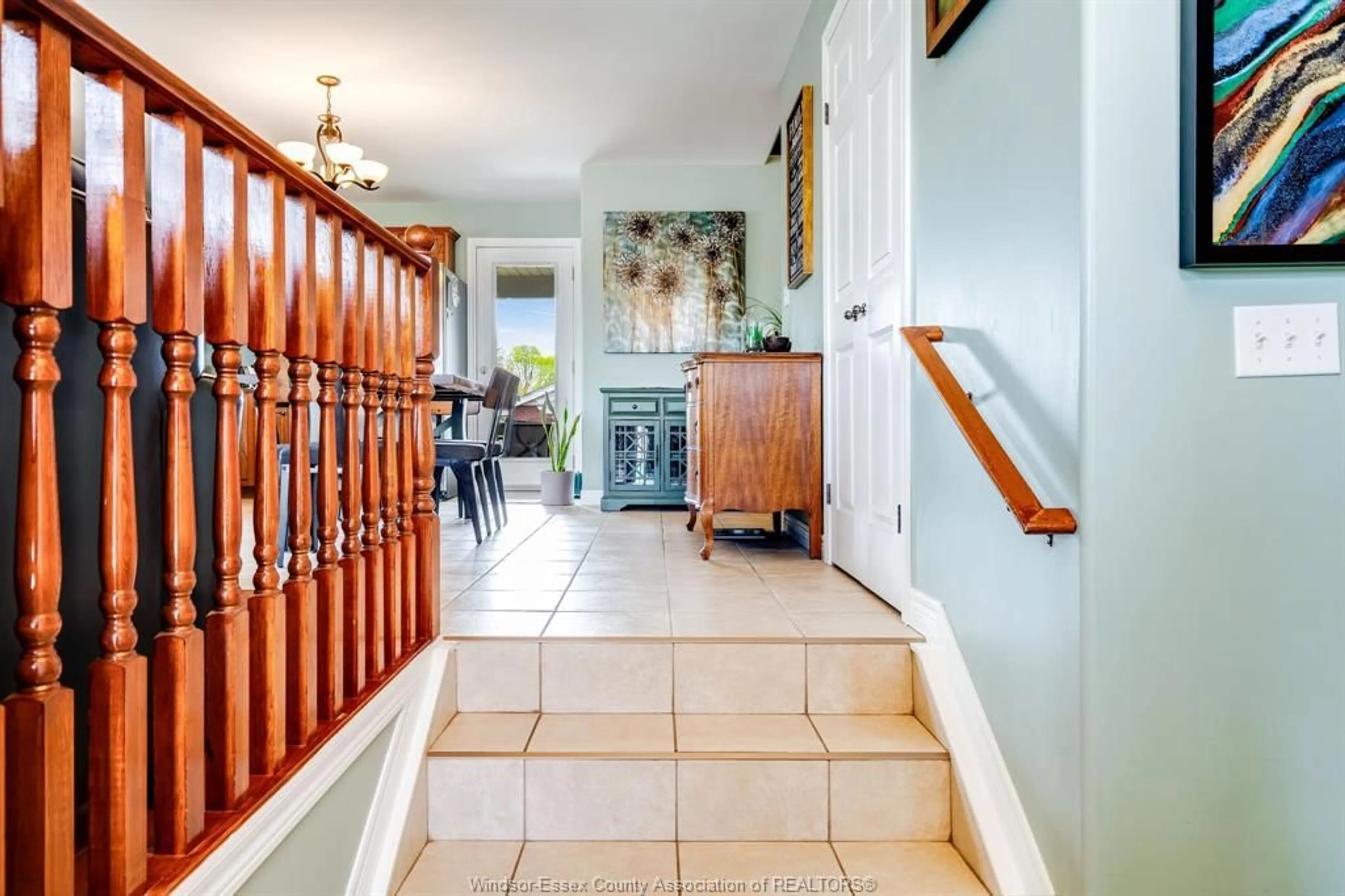 Indoor entryway for 95 MILLBROOK Dr, Kingsville Ontario N9Y 4A4