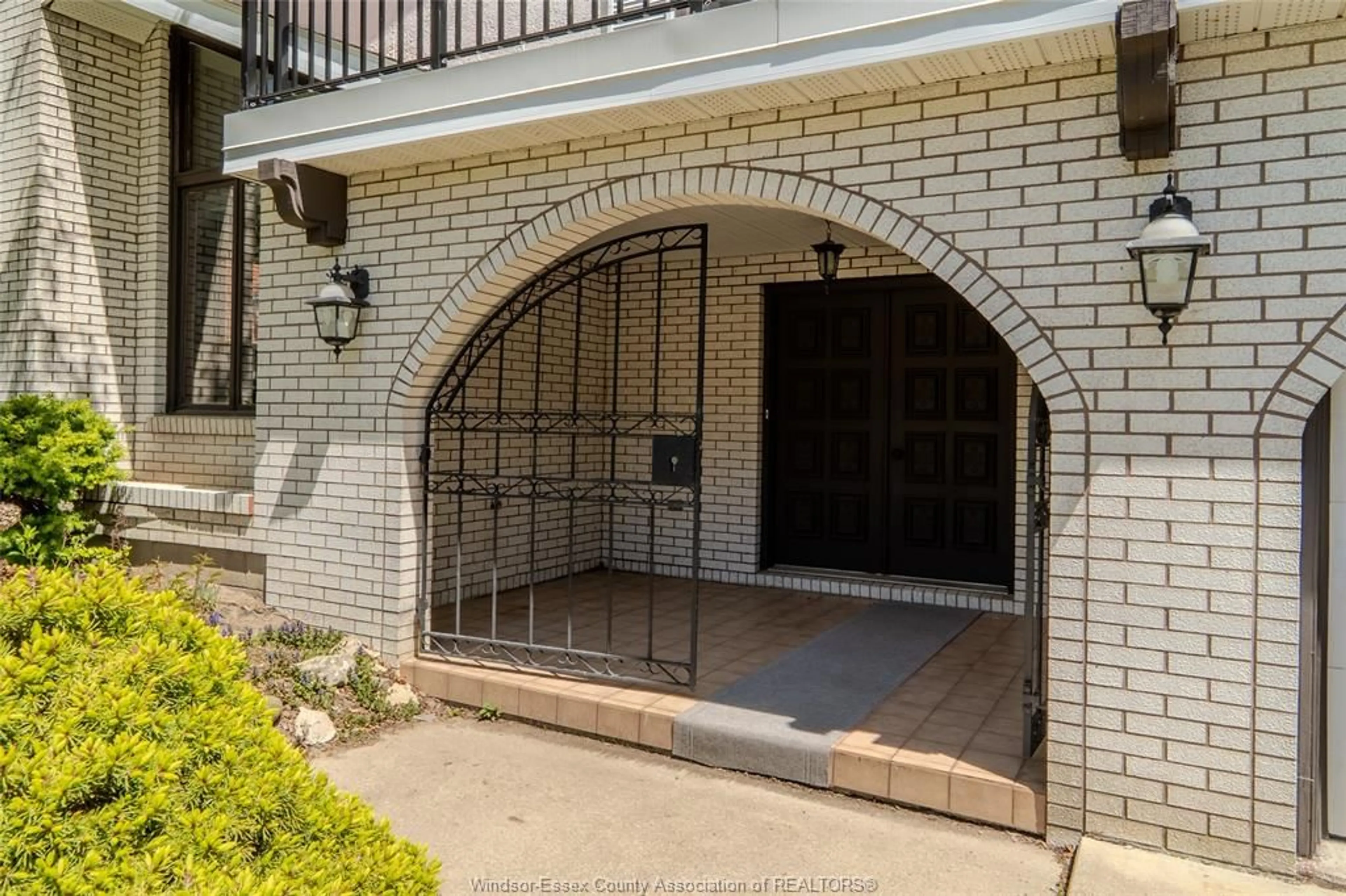Unknown for 3770 Huntington, Windsor Ontario N9E 3W8