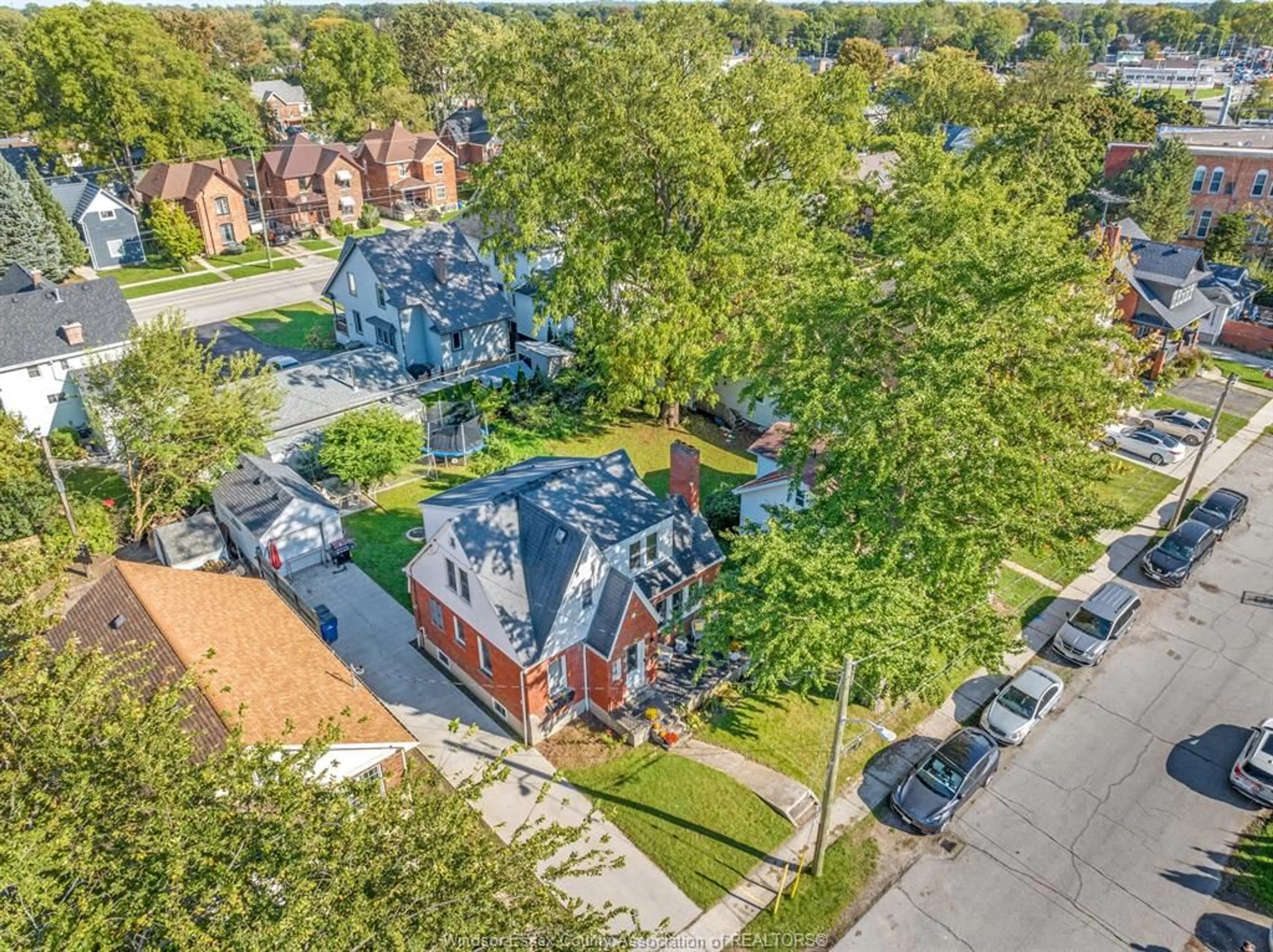 A pic from outside/outdoor area/front of a property/back of a property/a pic from drone, street for 11 COLLEGE, Chatham Ontario N7M 4W7