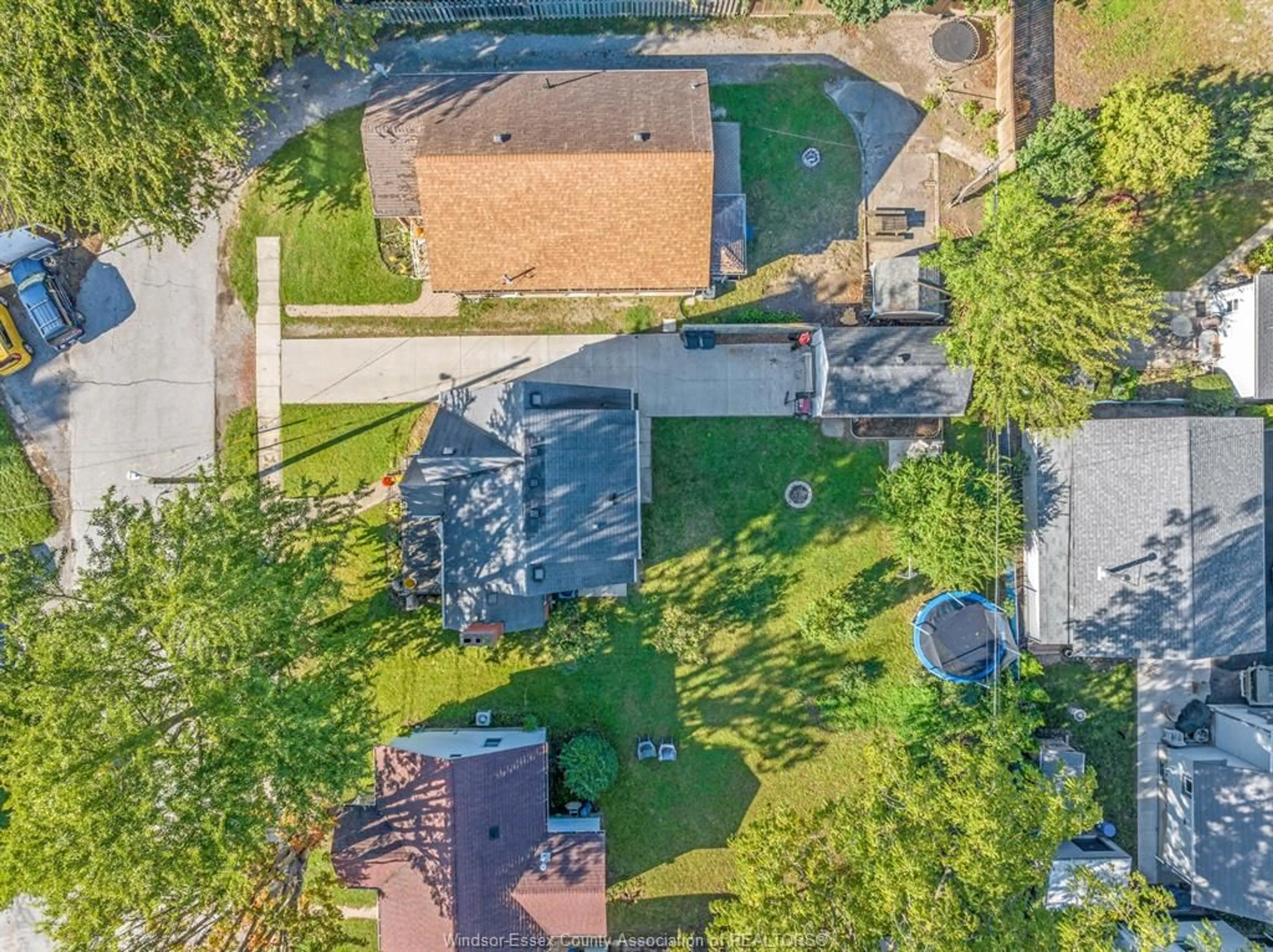 A pic from outside/outdoor area/front of a property/back of a property/a pic from drone, street for 11 COLLEGE, Chatham Ontario N7M 4W7