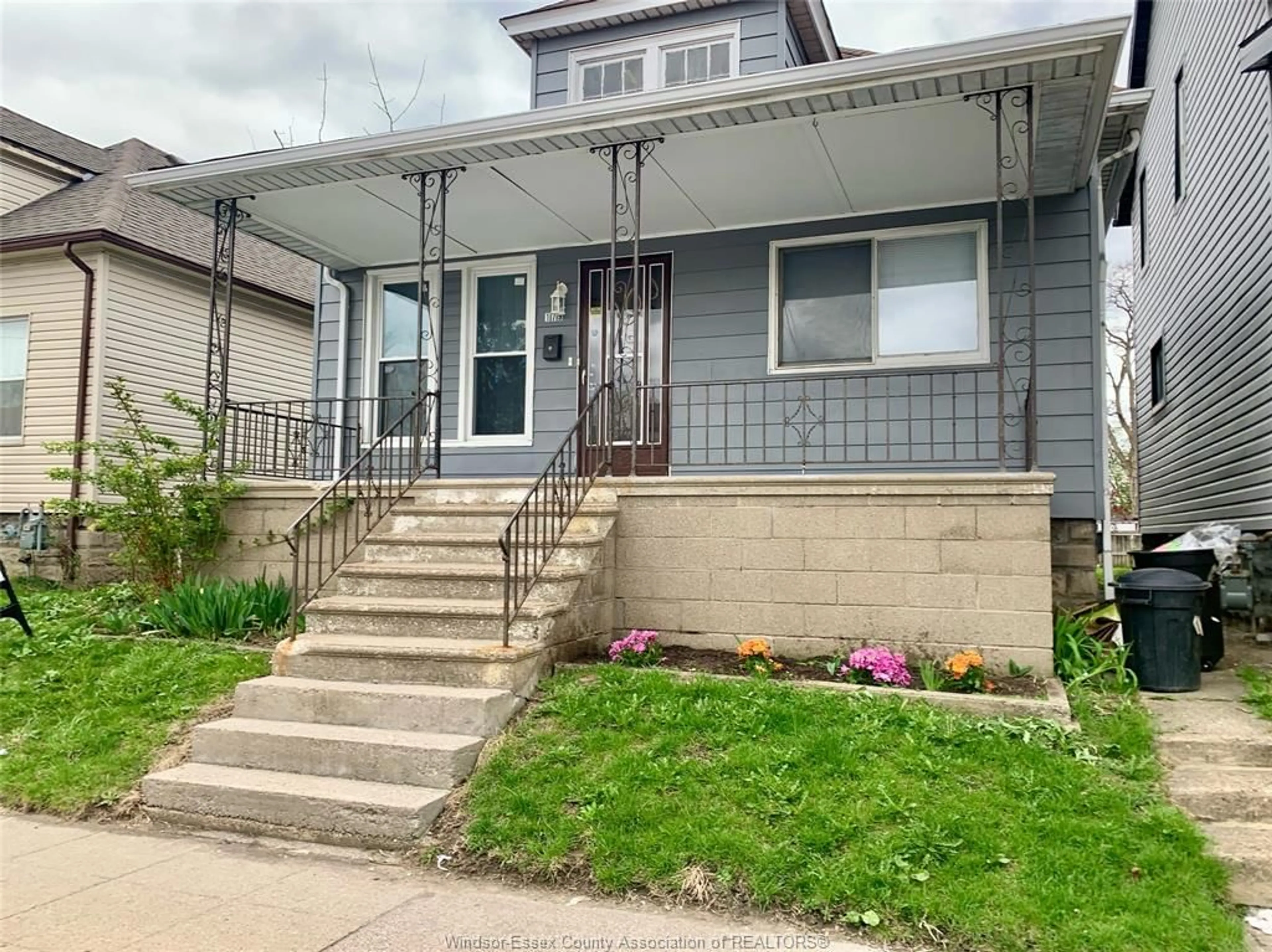 Home with vinyl exterior material, street for 179 ERIE St, Windsor Ontario N9A 3W9