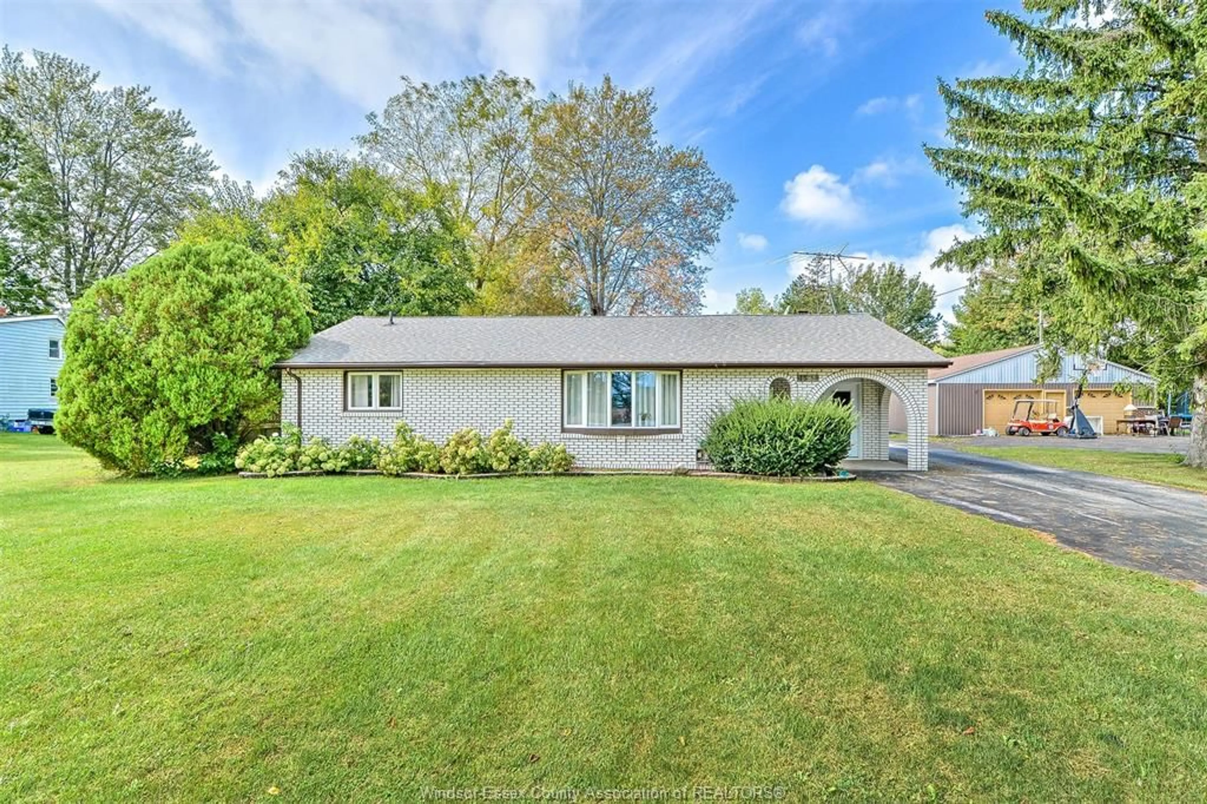 Home with vinyl exterior material, street for 1385 ERIE, Harrow Ontario N0R 1G0