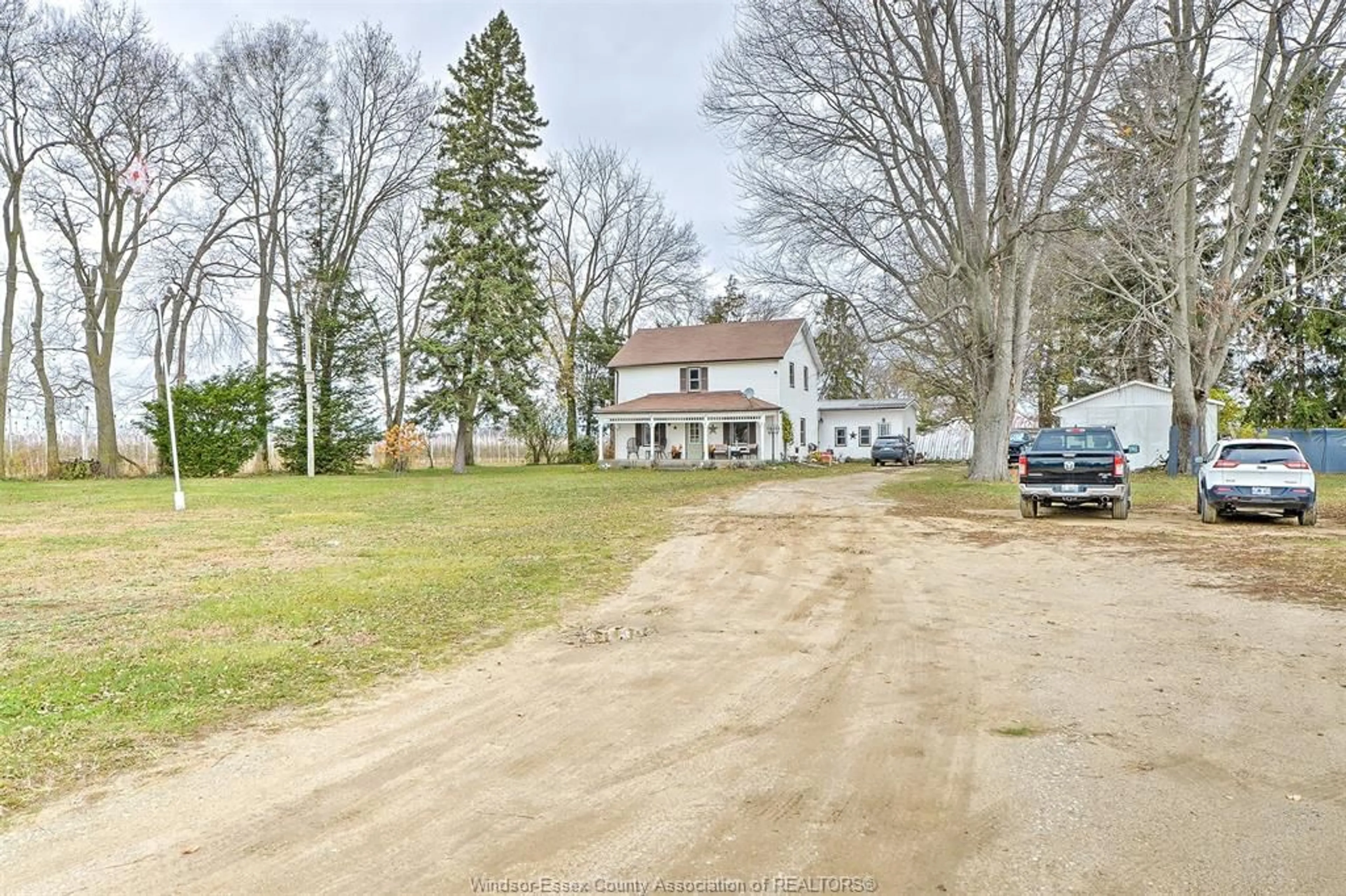 A pic from outside/outdoor area/front of a property/back of a property/a pic from drone, street for 450 COUNTY RD 50, Harrow Ontario N0R 1G0
