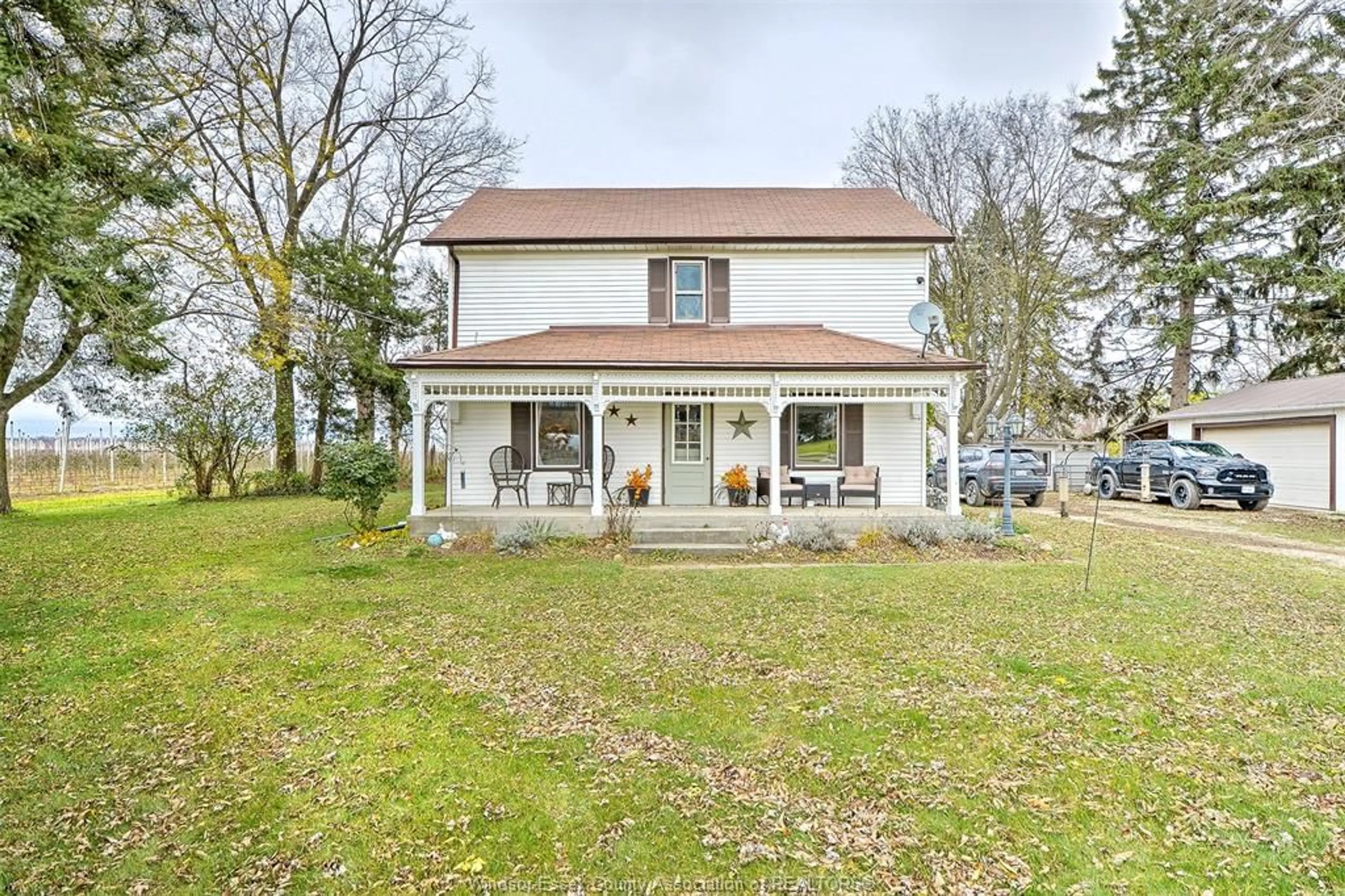 A pic from outside/outdoor area/front of a property/back of a property/a pic from drone, unknown for 450 COUNTY RD 50, Harrow Ontario N0R 1G0