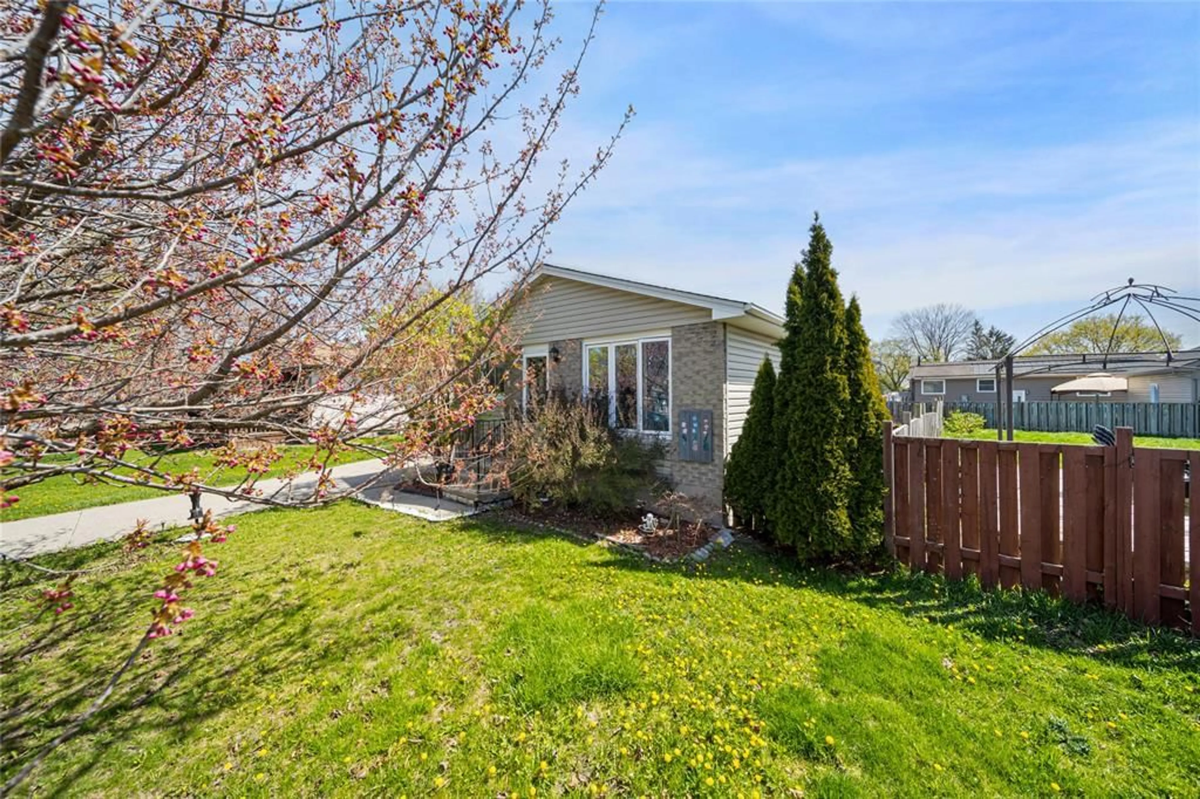 Unknown for 346 Somerset Cres, Sarnia Ontario N7S 4G1