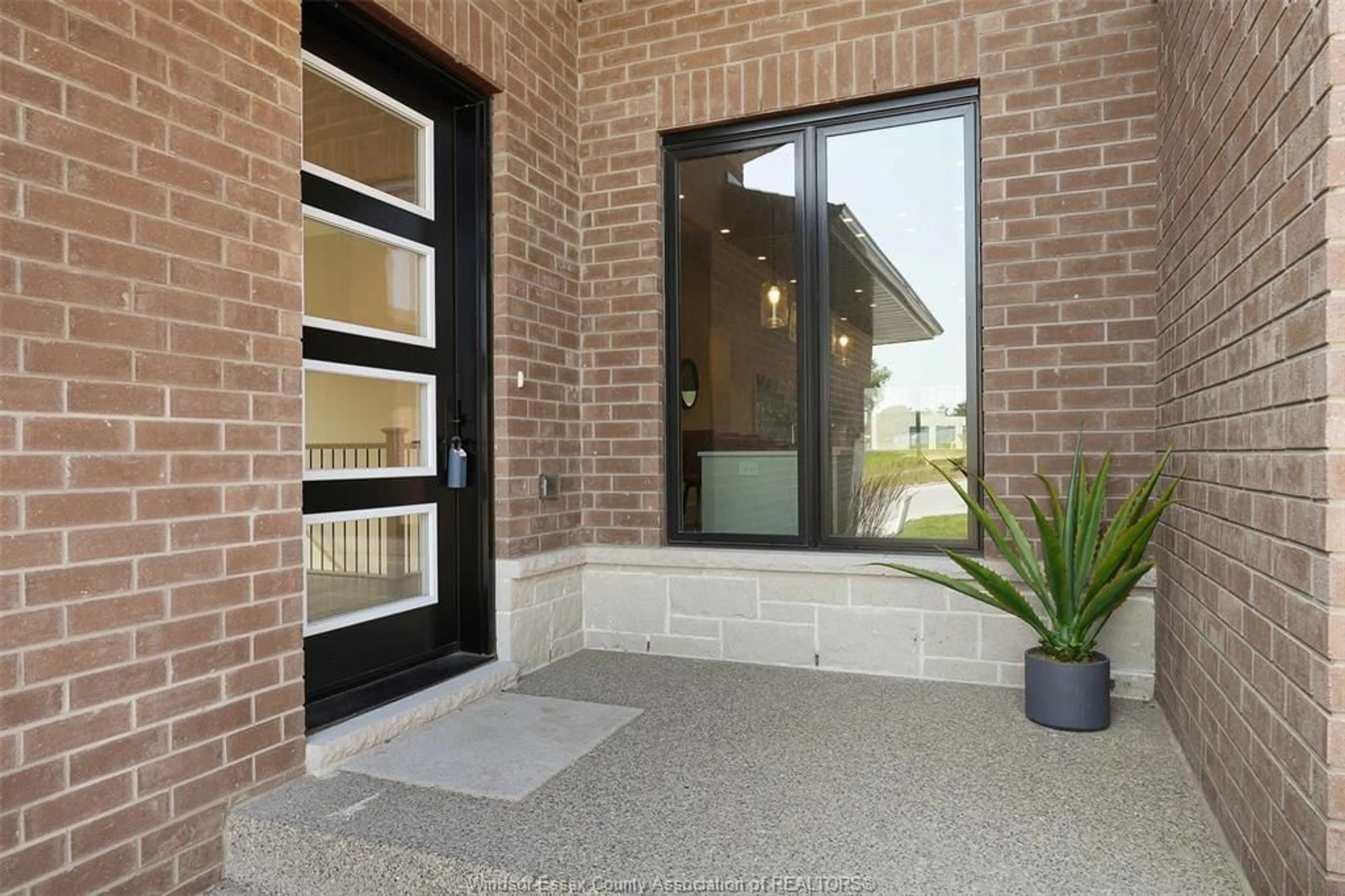 Unknown for 592 LILY MAC Blvd, Windsor Ontario N6E 3N7