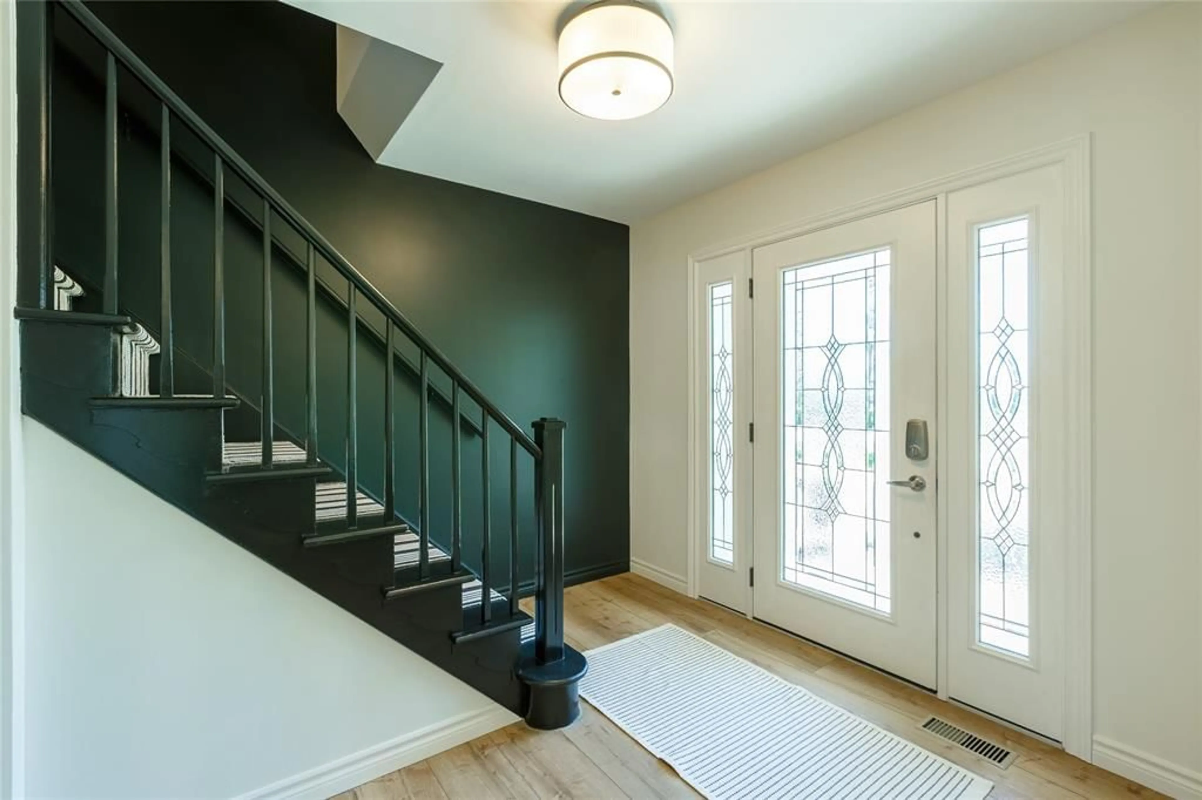 Indoor entryway for 1614 BLACKWELL Rd, Sarnia Ontario N7X 1A4