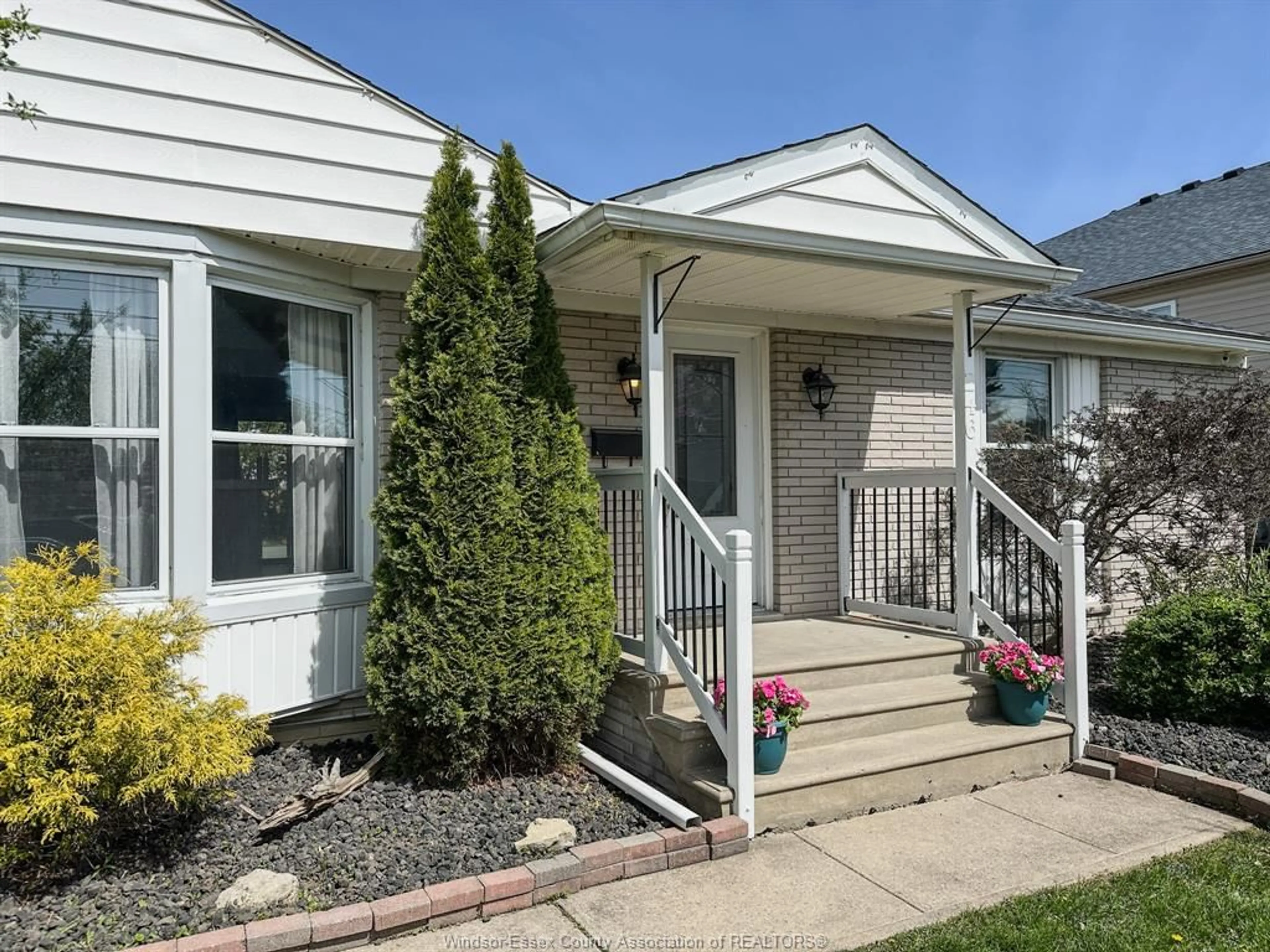 Home with vinyl exterior material, street for 246 WATSON, Windsor Ontario N8S 3R9