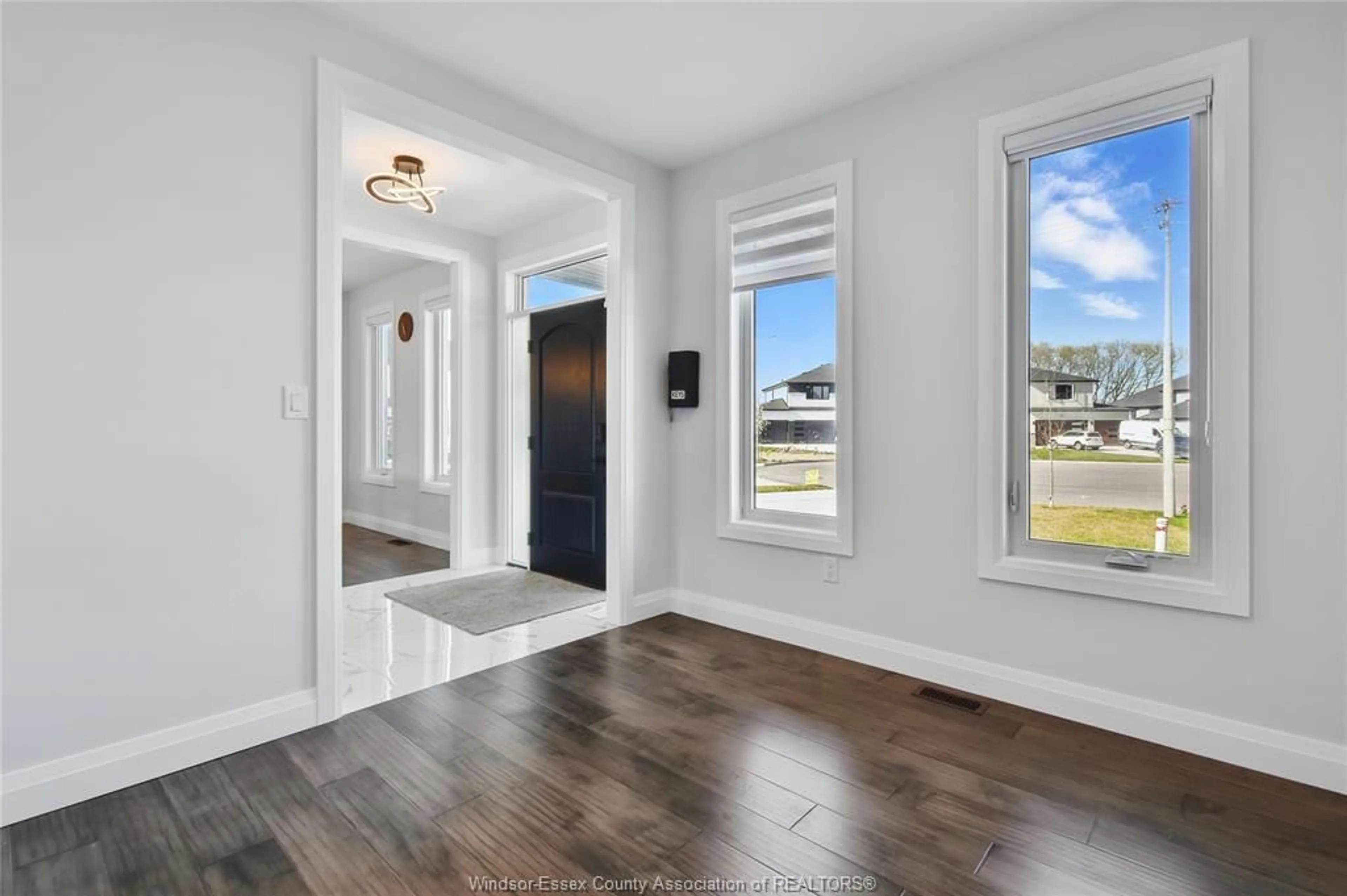 Indoor entryway for 79 NOBLE Crt, Amherstburg Ontario N9V 0B8