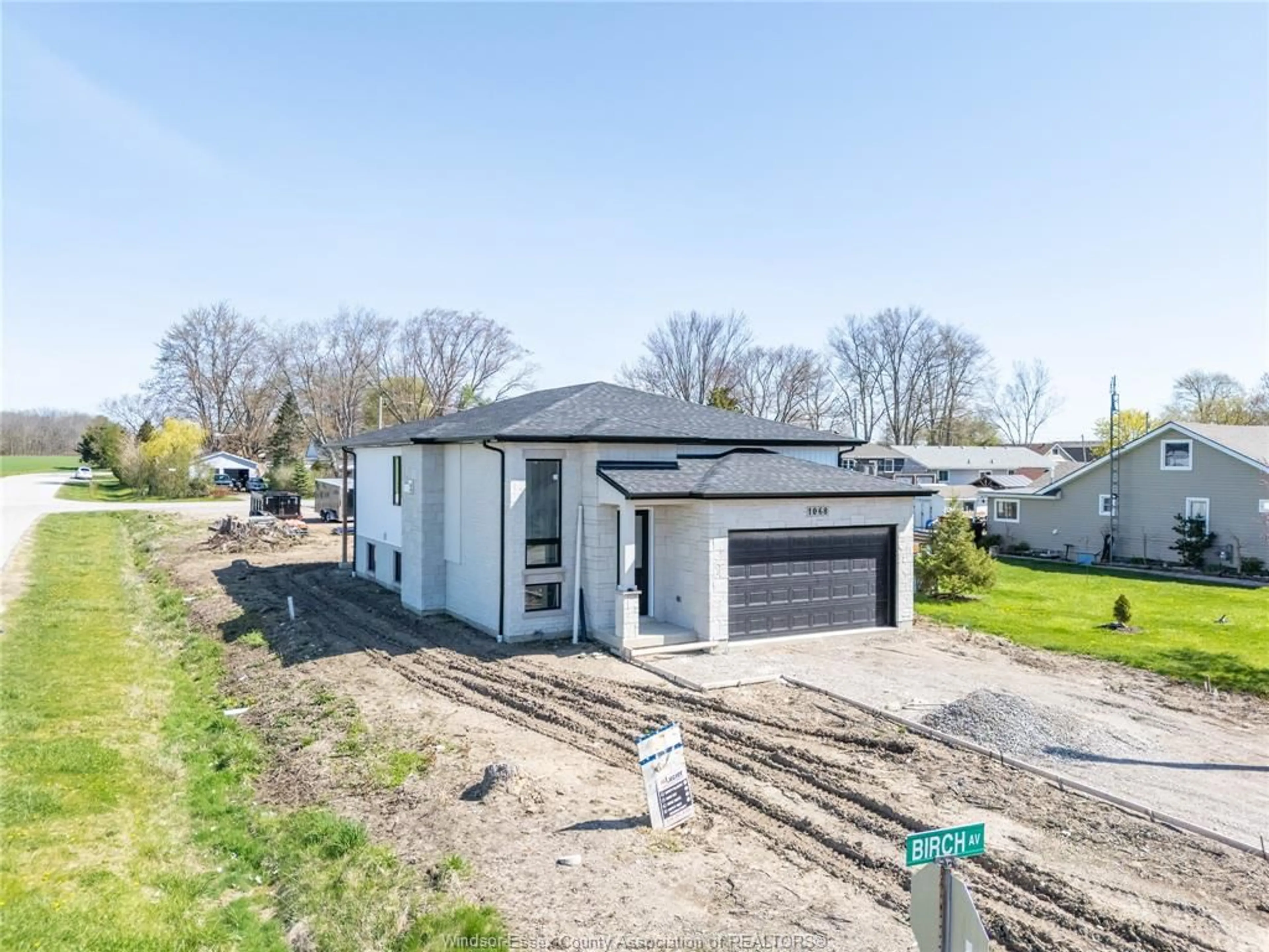 A pic from outside/outdoor area/front of a property/back of a property/a pic from drone, building for 1068 BIRCH Ave, Kingsville Ontario N9Y 3V1