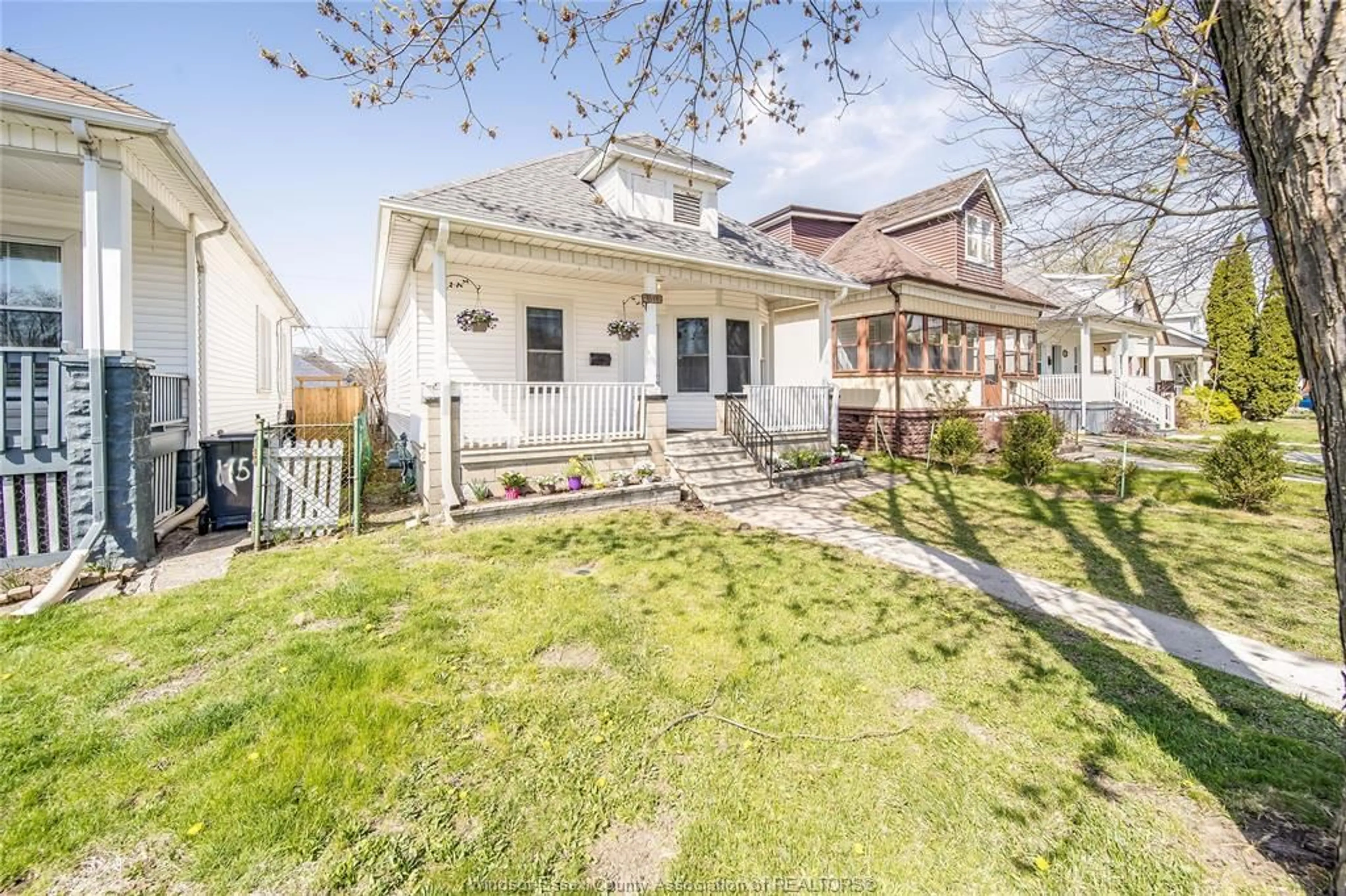 A pic from outside/outdoor area/front of a property/back of a property/a pic from drone, street for 1155 MOY Ave, Windsor Ontario N9A 2P4
