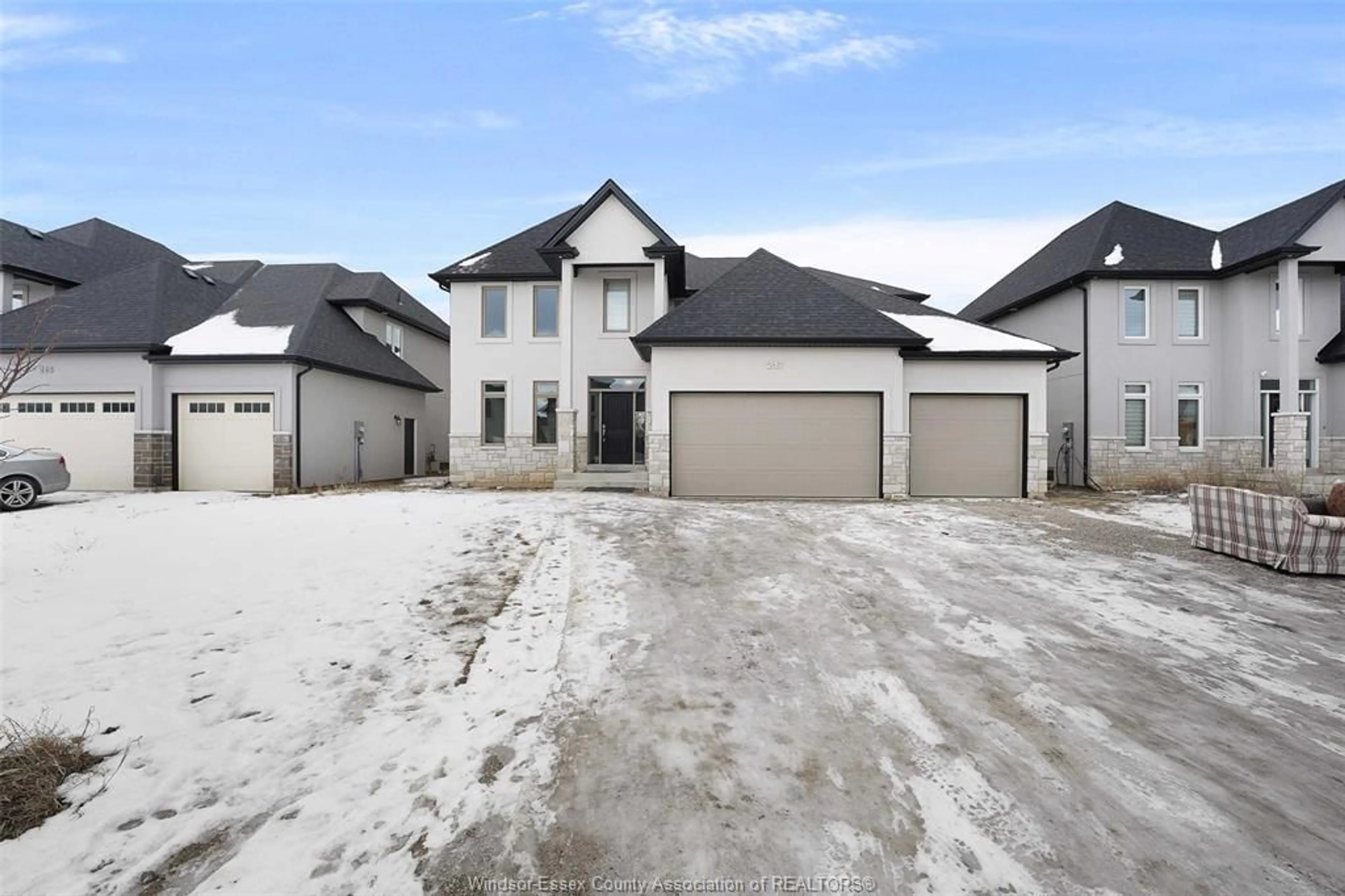 A pic from outside/outdoor area/front of a property/back of a property/a pic from drone, street for 217 COWAN, Amherstburg Ontario N9V 0B9