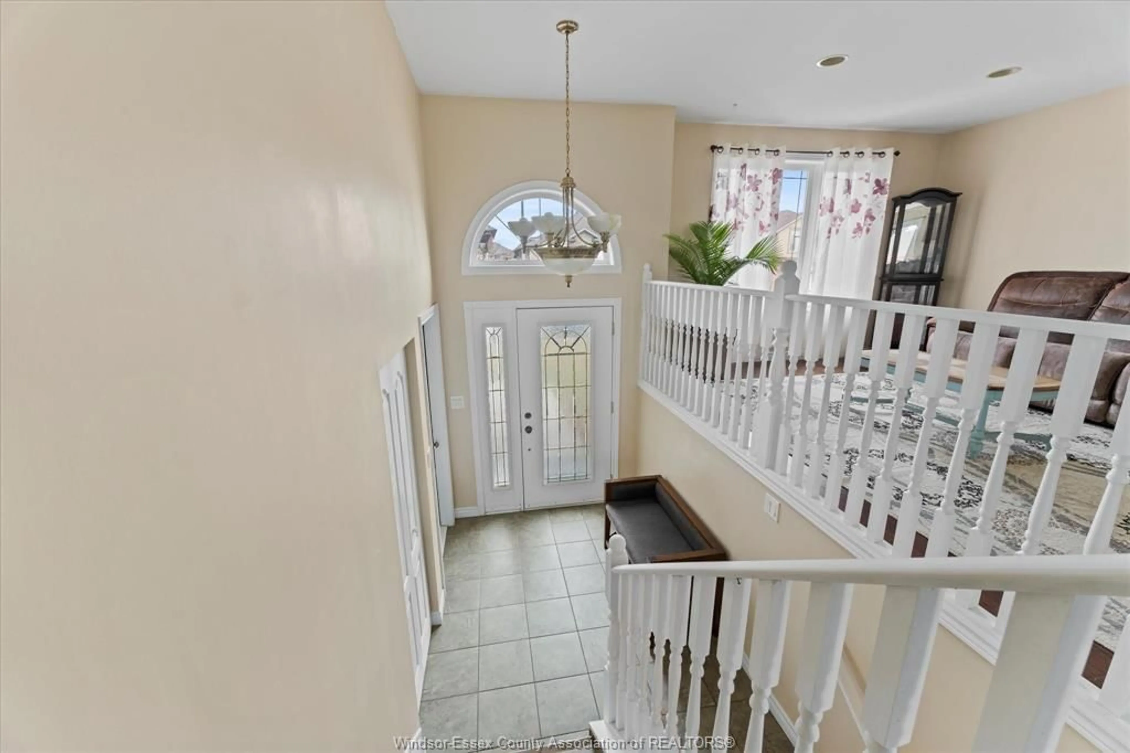 Indoor foyer for 229 Branton Cres, Lakeshore Ontario N9K 1G1