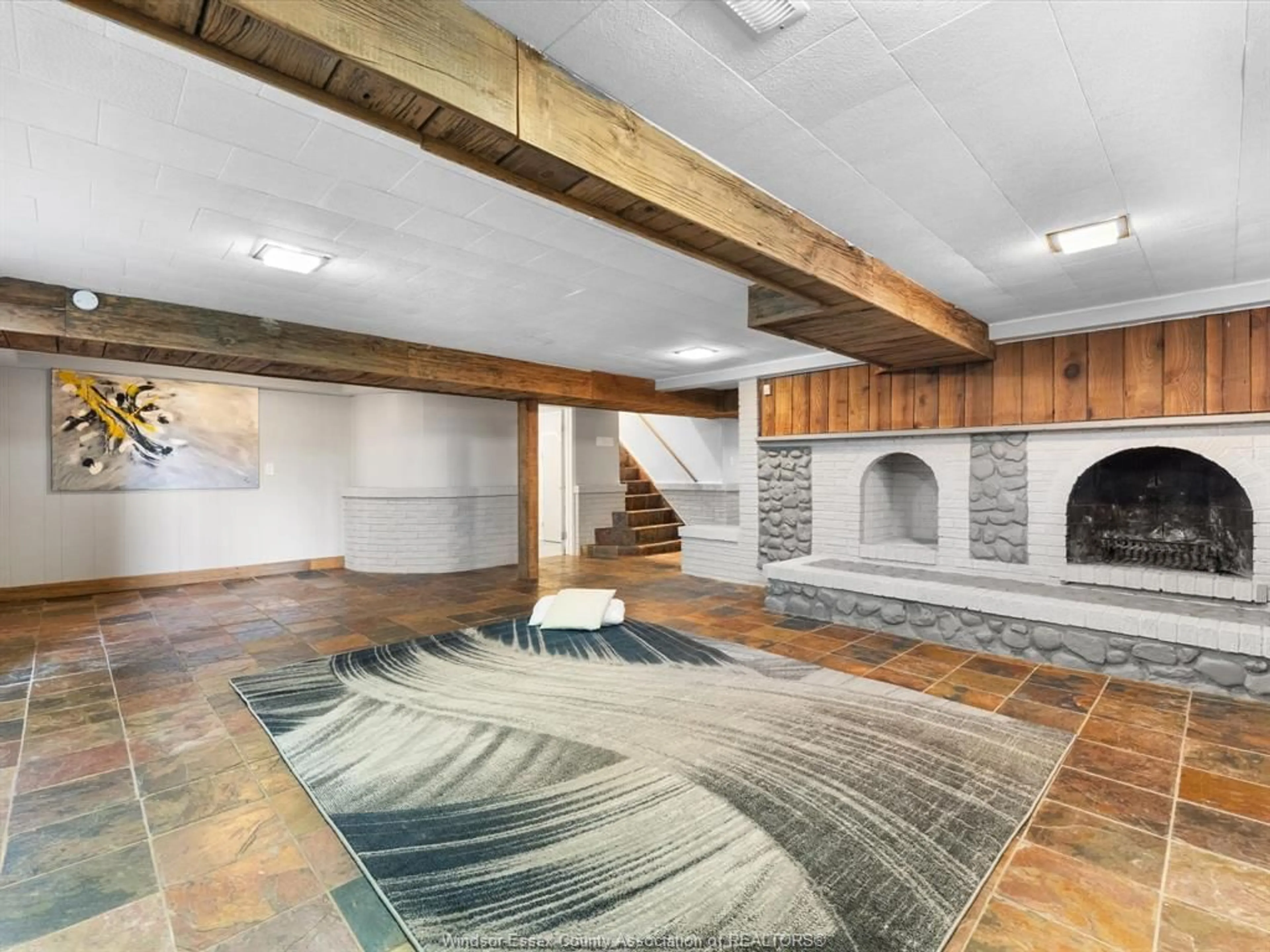 Indoor foyer for 1745 RANDOLPH, Windsor Ontario N9B 2V9