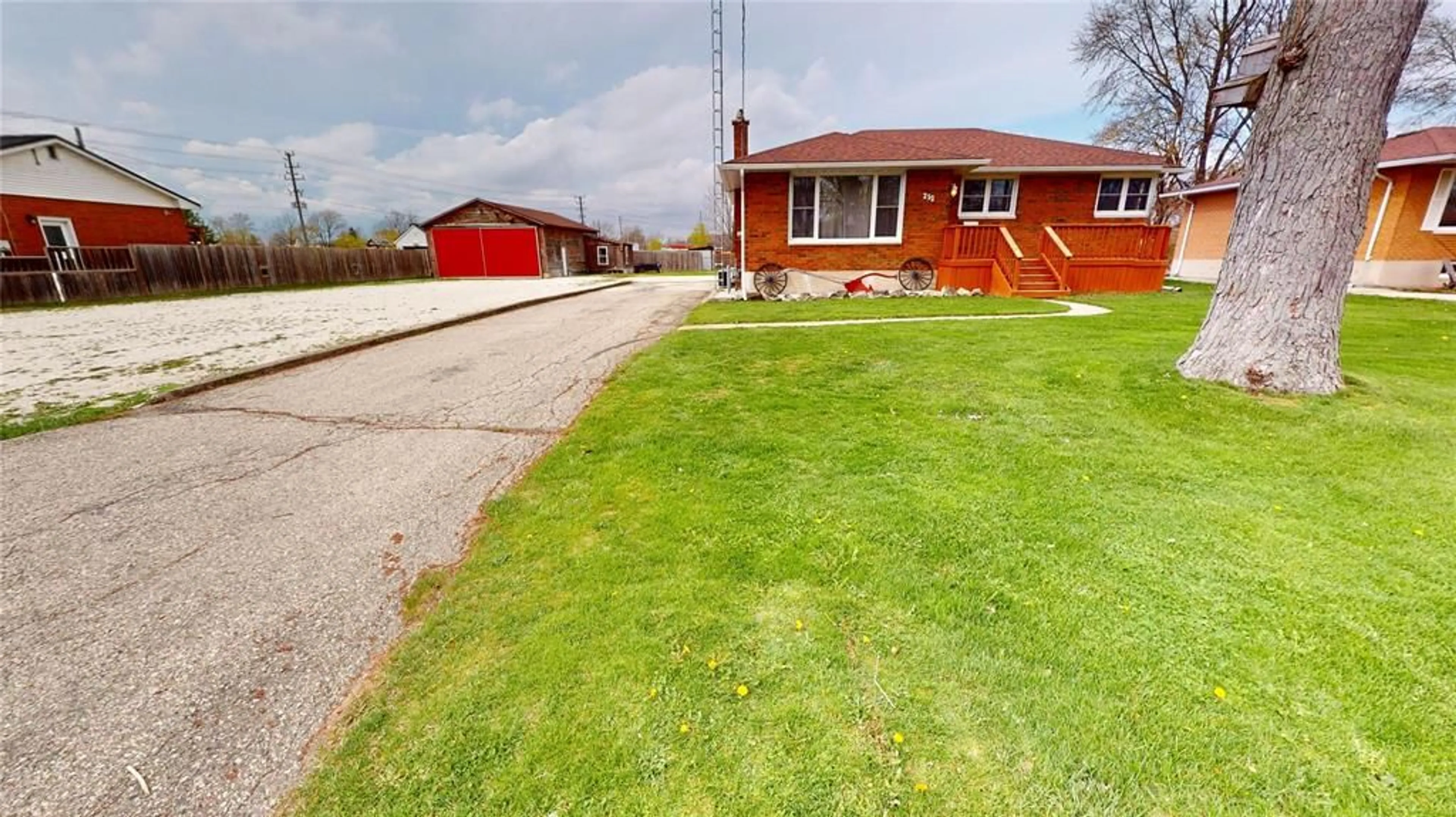 A pic from outside/outdoor area/front of a property/back of a property/a pic from drone, street for 252 Fane St, St Clair Ontario N0N 1G0