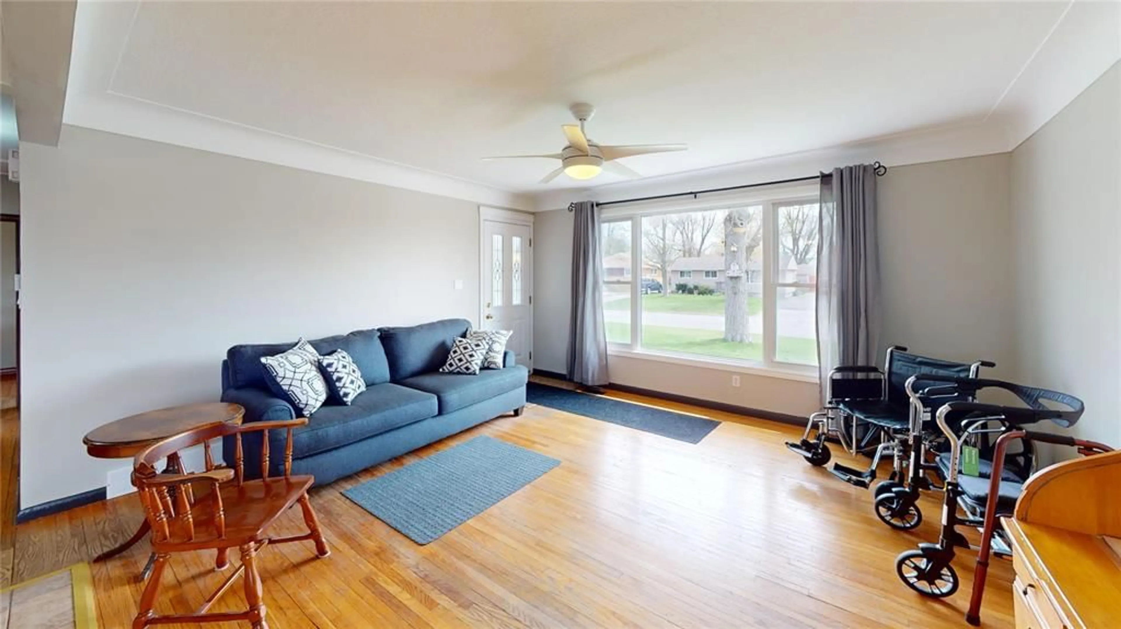 Living room with furniture, wood/laminate floor for 252 Fane St, St Clair Ontario N0N 1G0