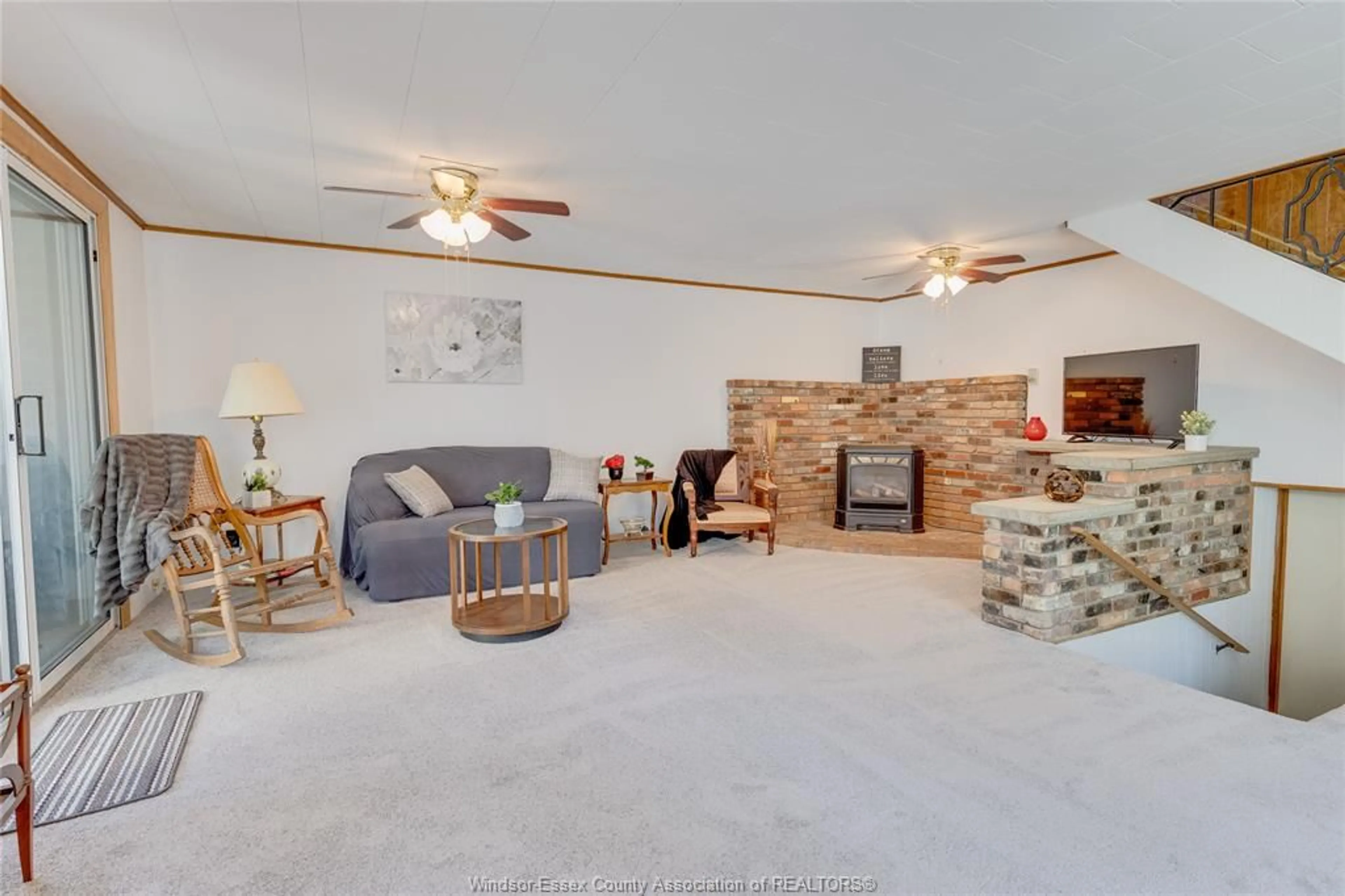 Living room with furniture, unknown for 126 INSHES Ave, Chatham Ontario N7M 2Y9