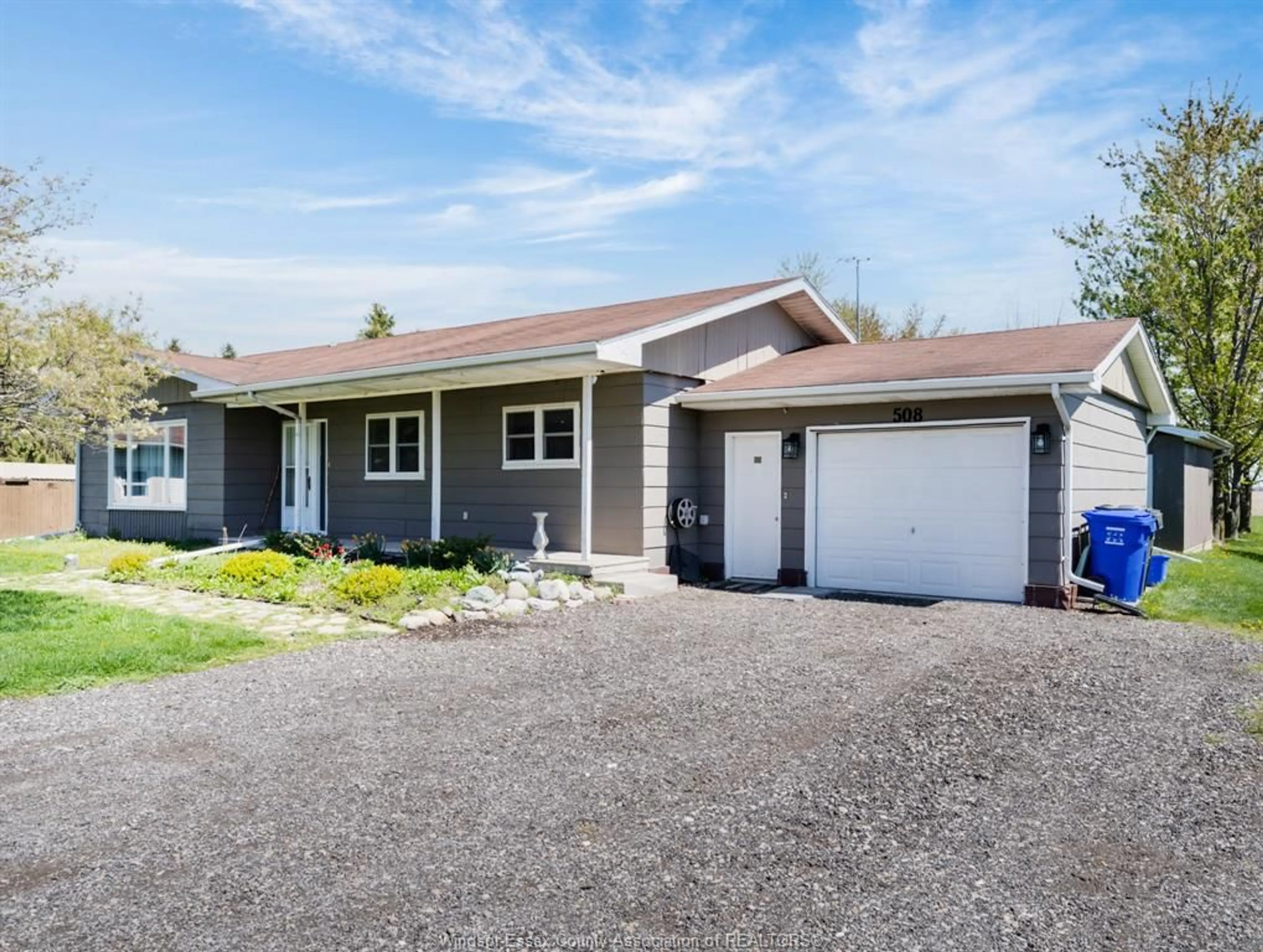 Home with vinyl exterior material, street for 508 COUNTY RD 34, Kingsville Ontario N8M 2X5