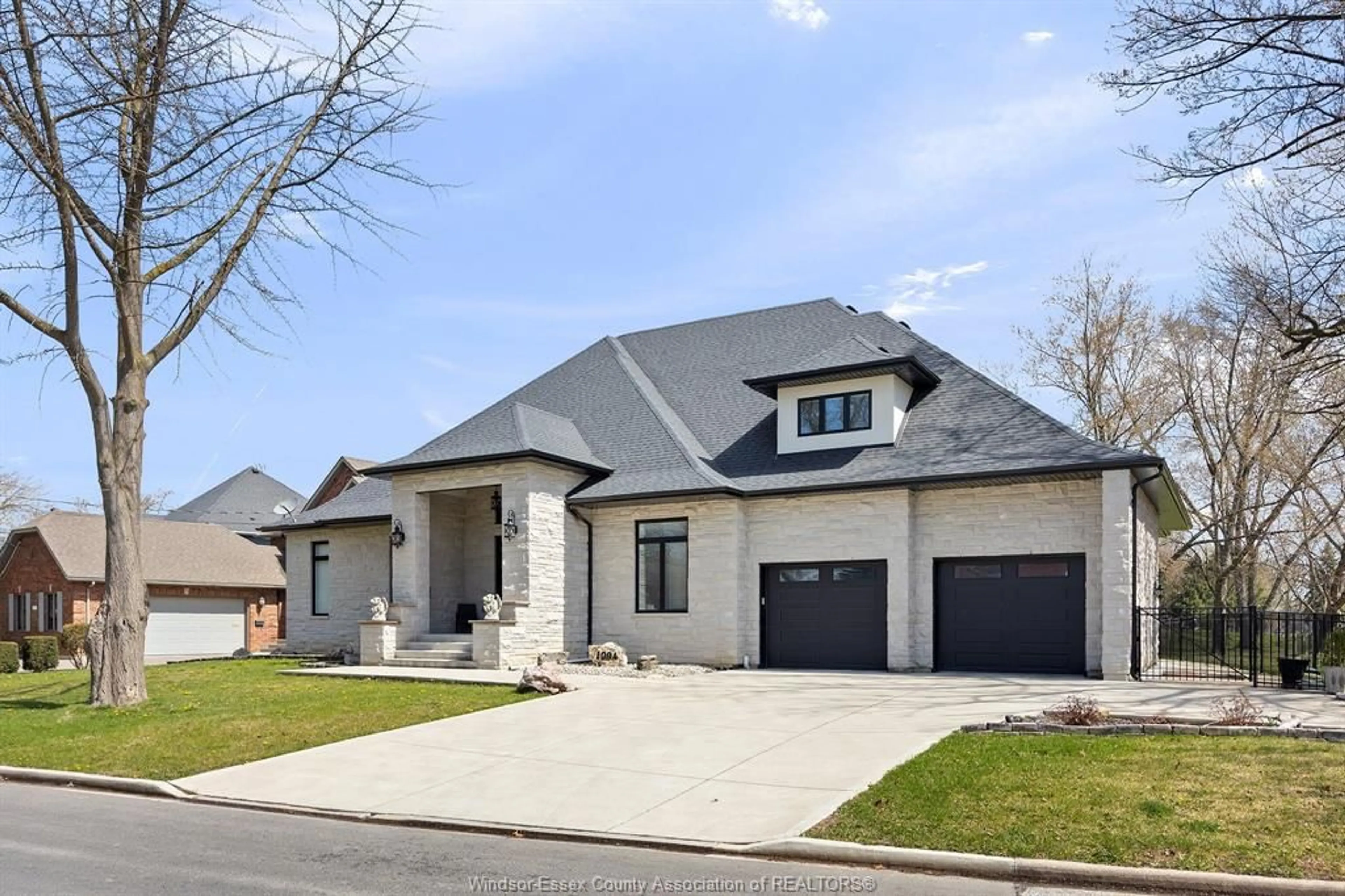 Home with brick exterior material, street for 1094 ROSELAND Dr, Windsor Ontario N9G 1T8