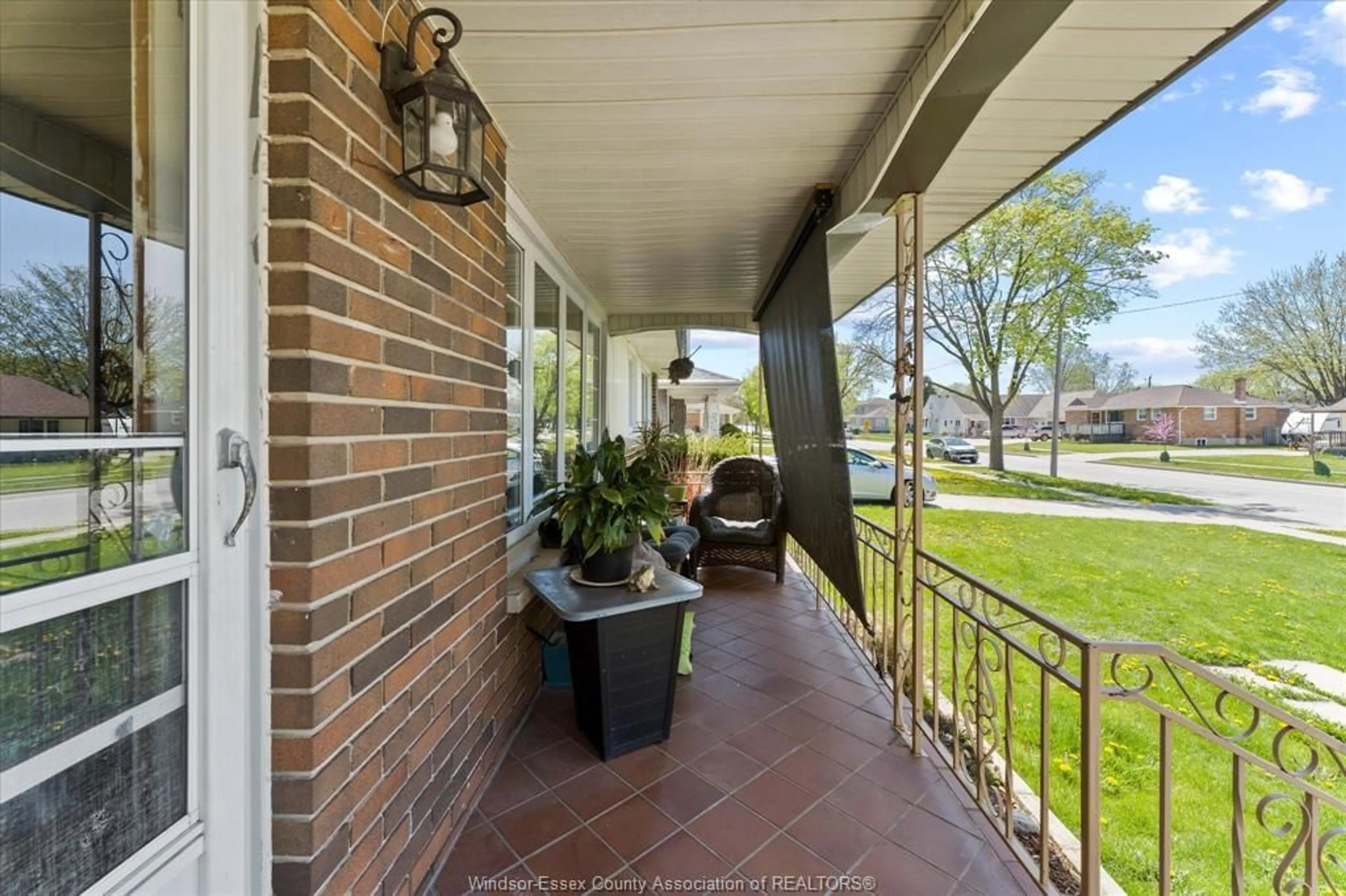 Patio, street for 1178 Jefferson Blvd, Windsor Ontario N8S 2R4