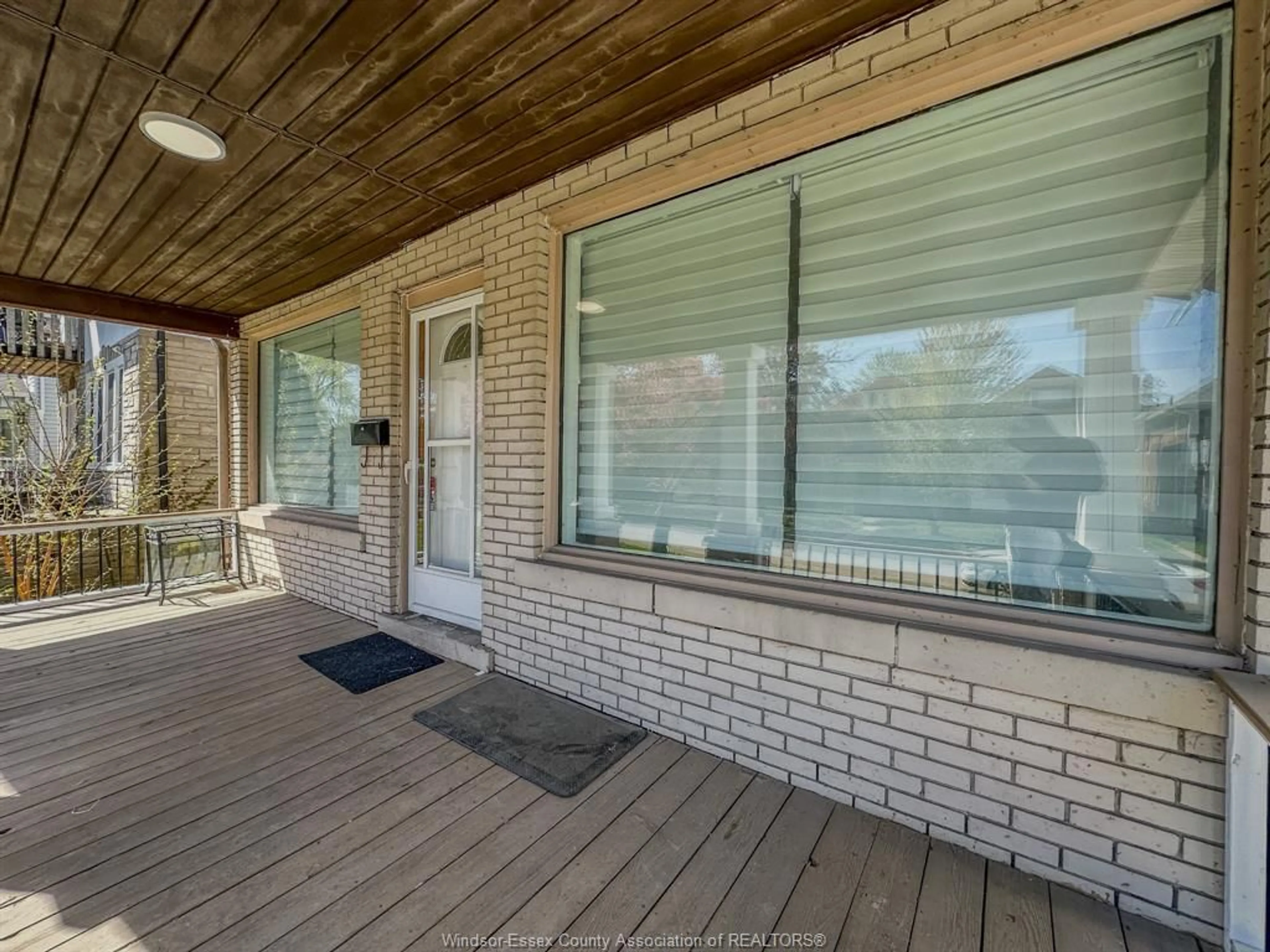 Unknown for 421 HALL, Windsor Ontario N9A 2L7
