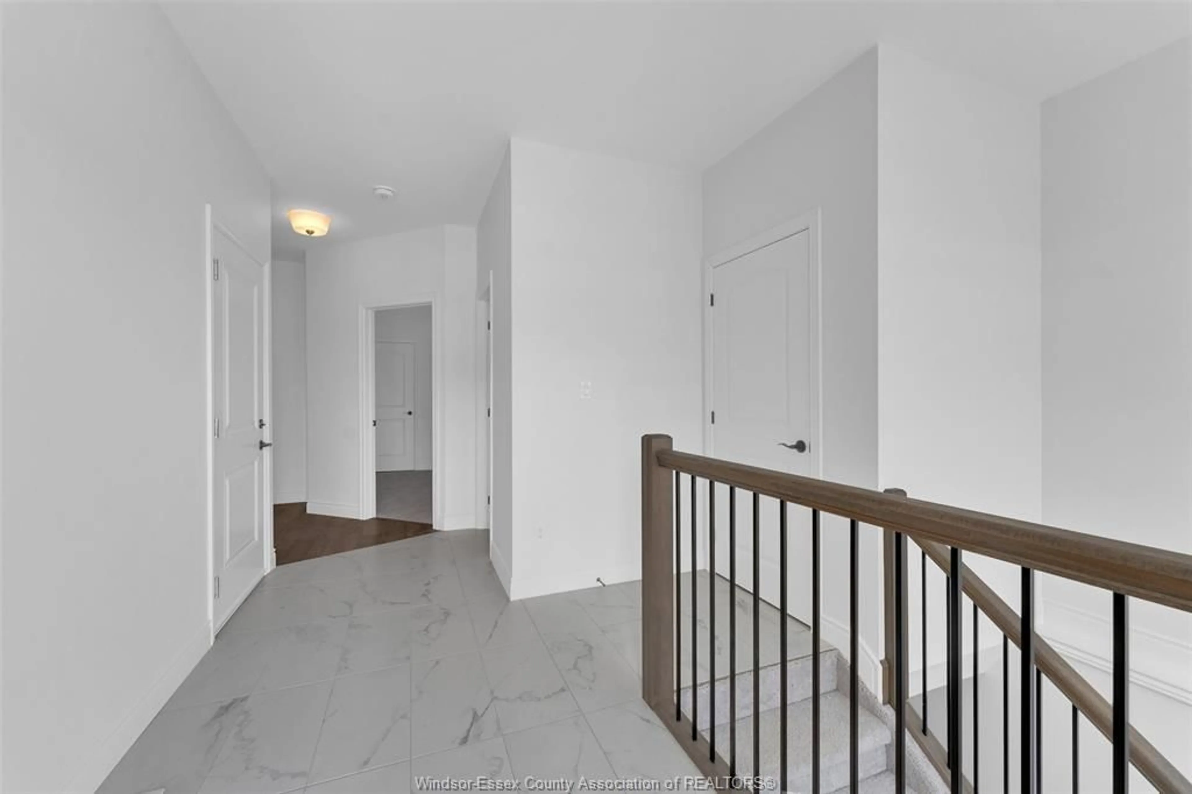 Indoor foyer for 501 WATER Rd, Amherstburg Ontario N9V 0H1