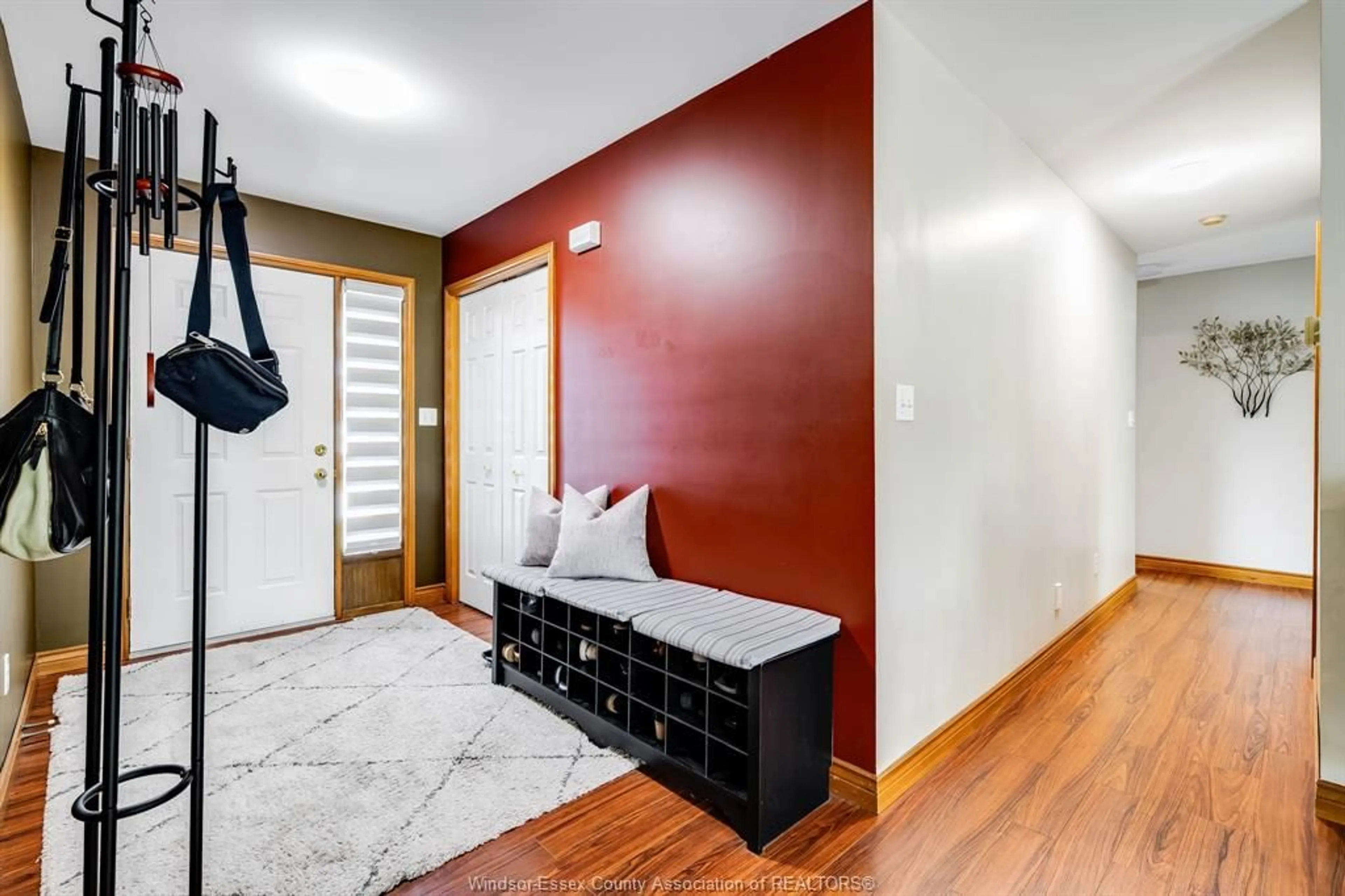 Indoor entryway for 769 RIVER Ave, LaSalle Ontario N9J 3K9