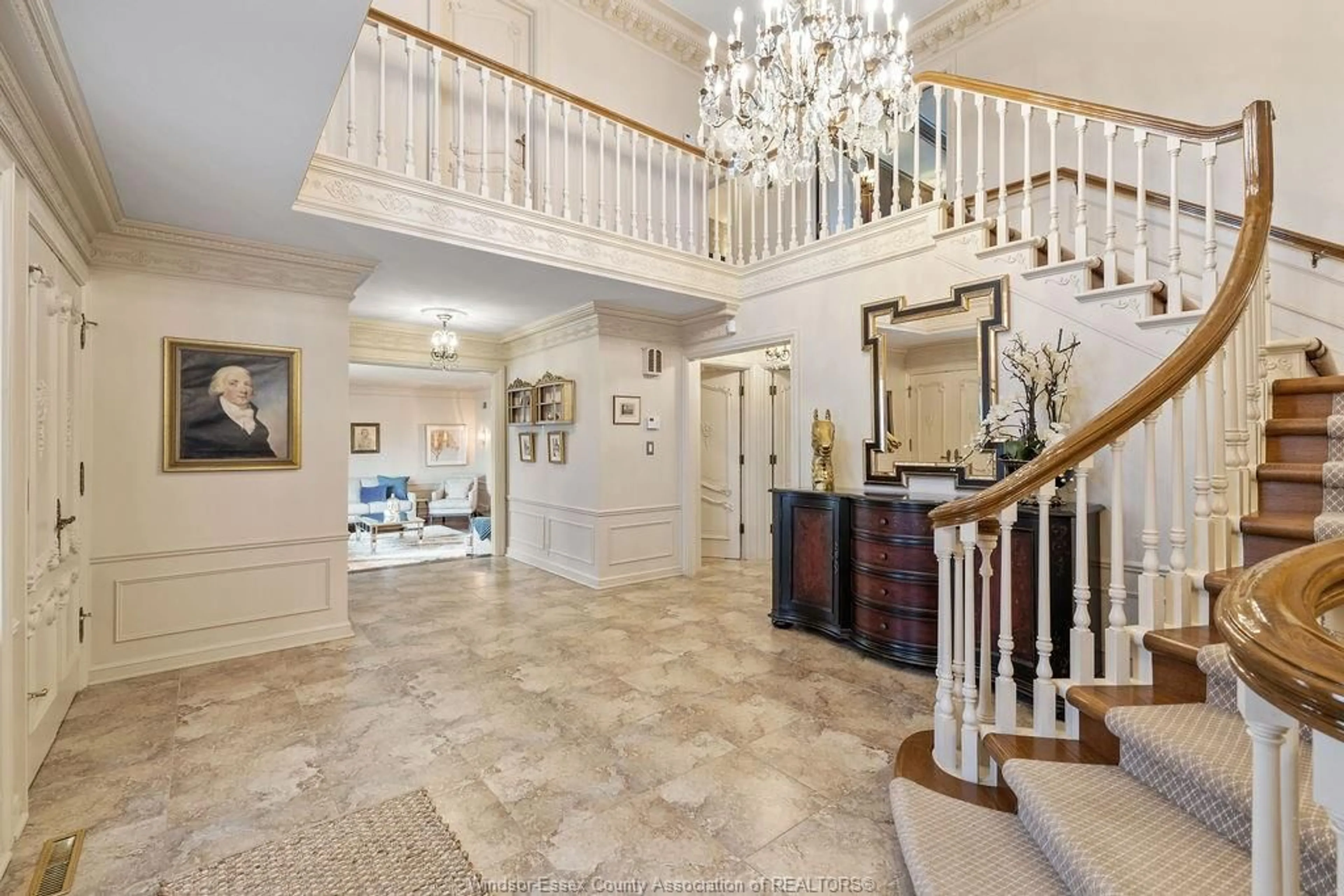 Indoor foyer for 1255 TANGLEWOOD, LaSalle Ontario N9J 2K2