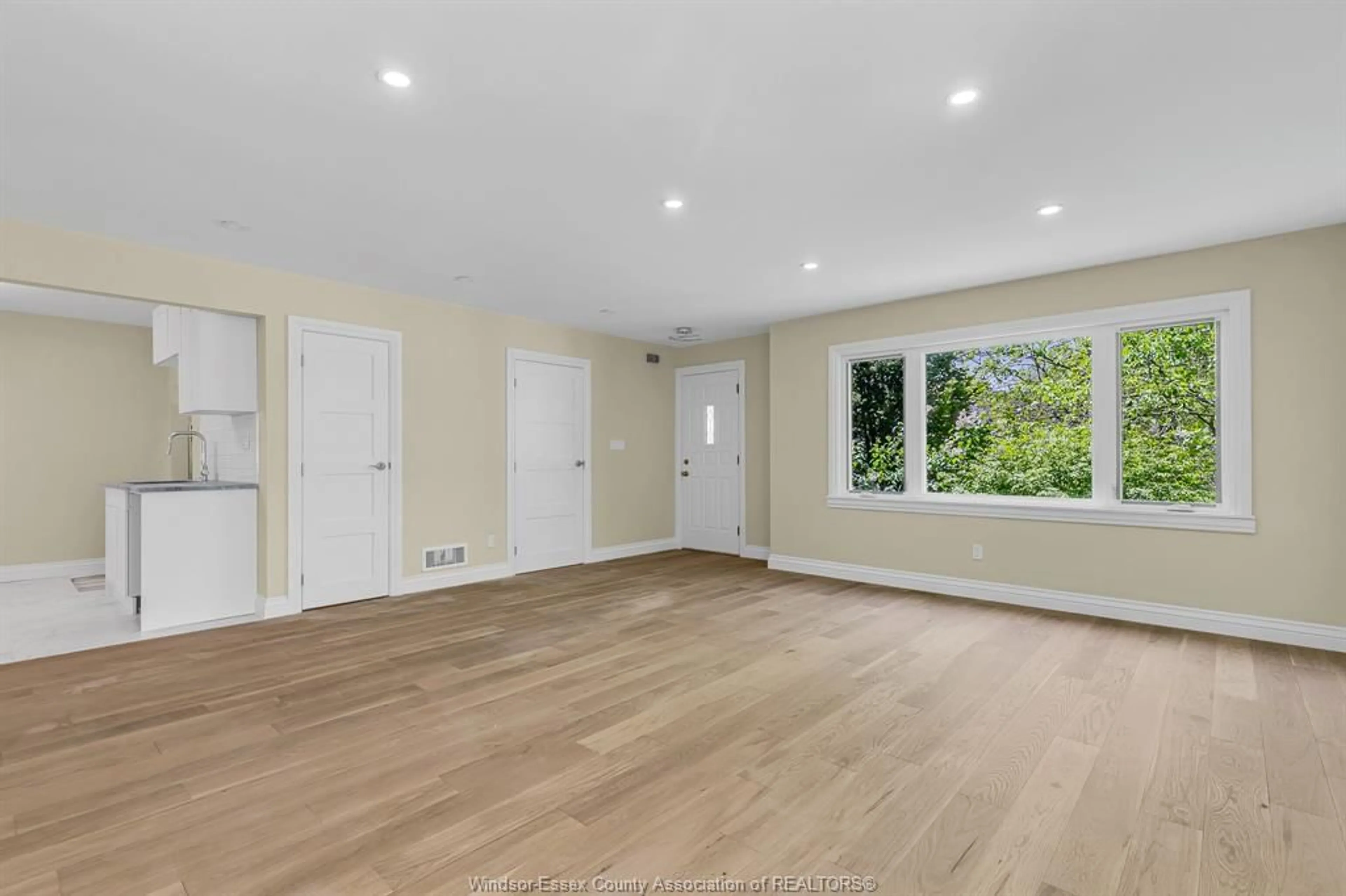 A pic of a room for 688 ROSEDALE Ave, Windsor Ontario N9C 2N8