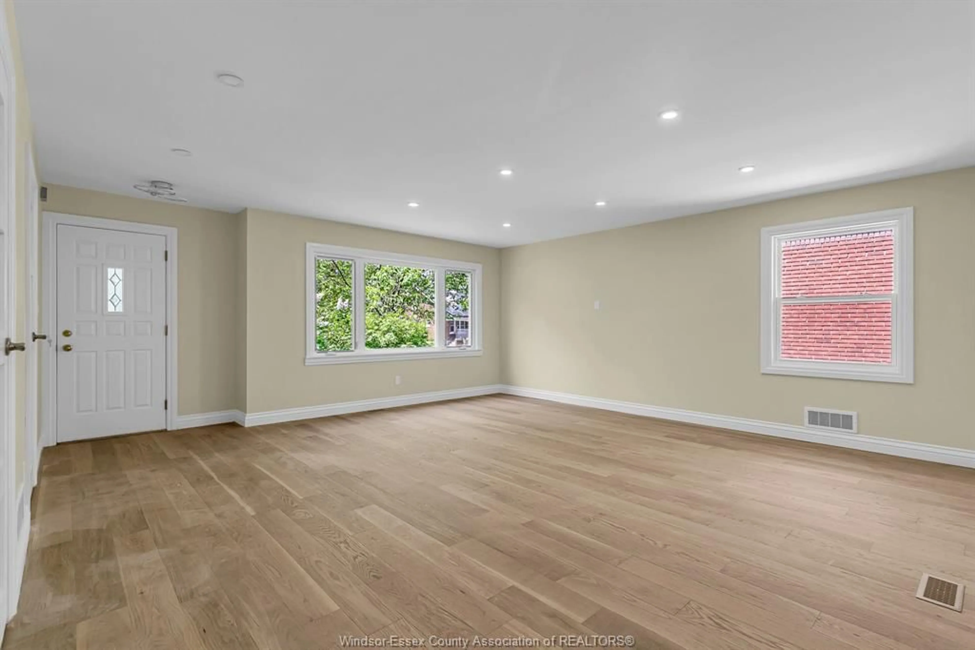 A pic of a room for 688 ROSEDALE Ave, Windsor Ontario N9C 2N8