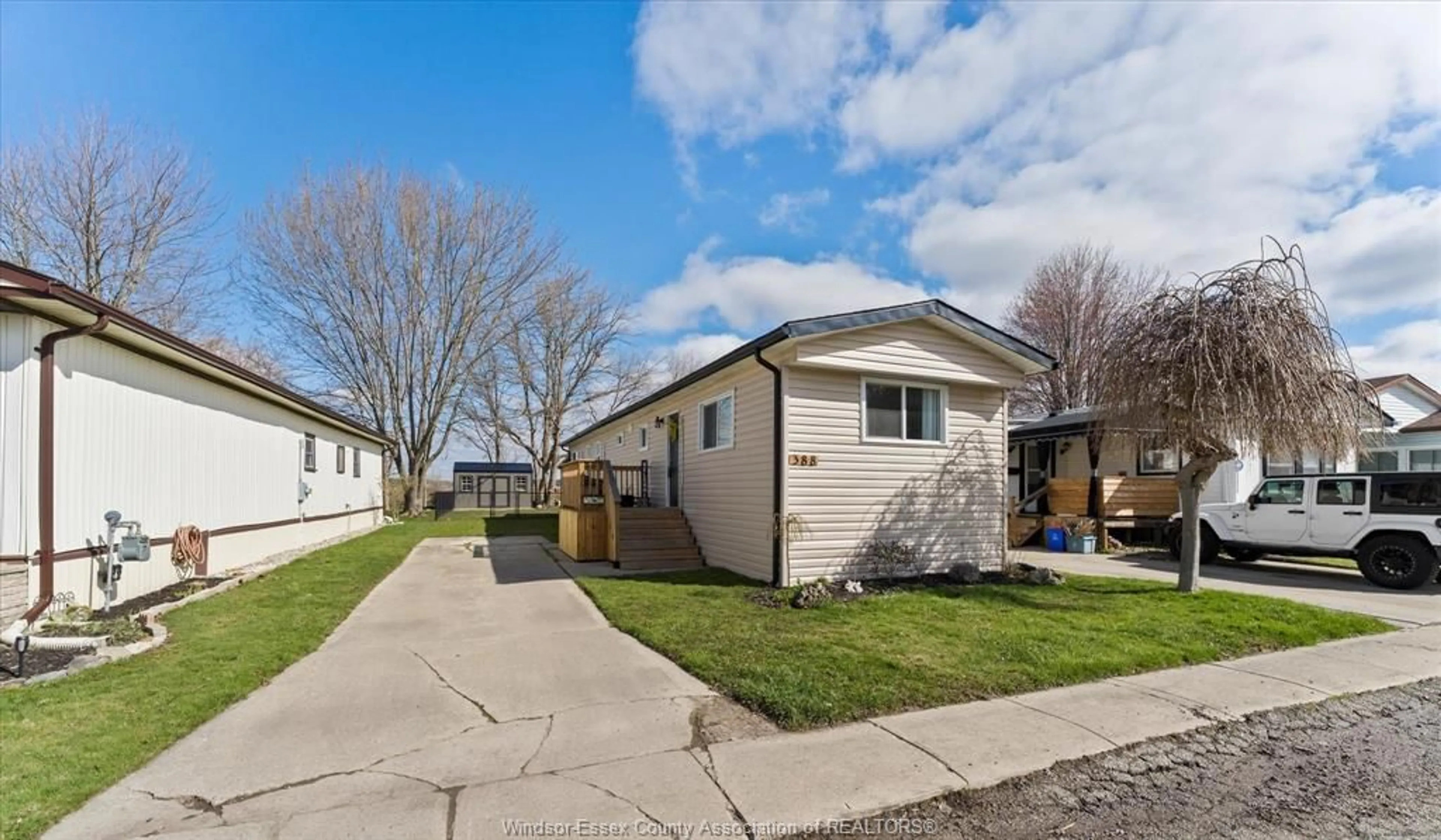 Unknown for 388 NORTH MALDEN, Essex Ontario N8M 2Z3