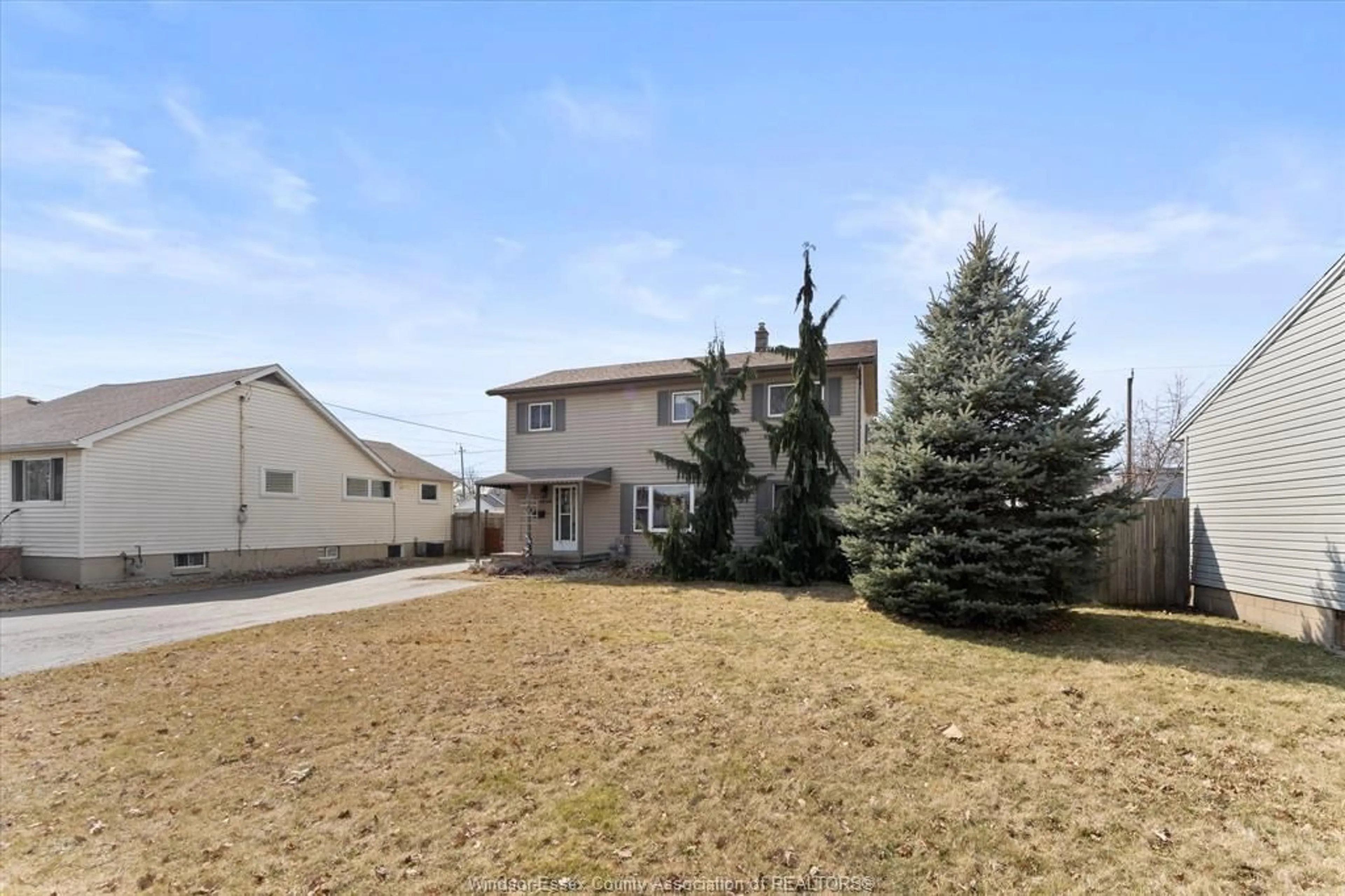 A pic from outside/outdoor area/front of a property/back of a property/a pic from drone, street for 1859 Ford Blvd, Windsor Ontario N8T 2E2