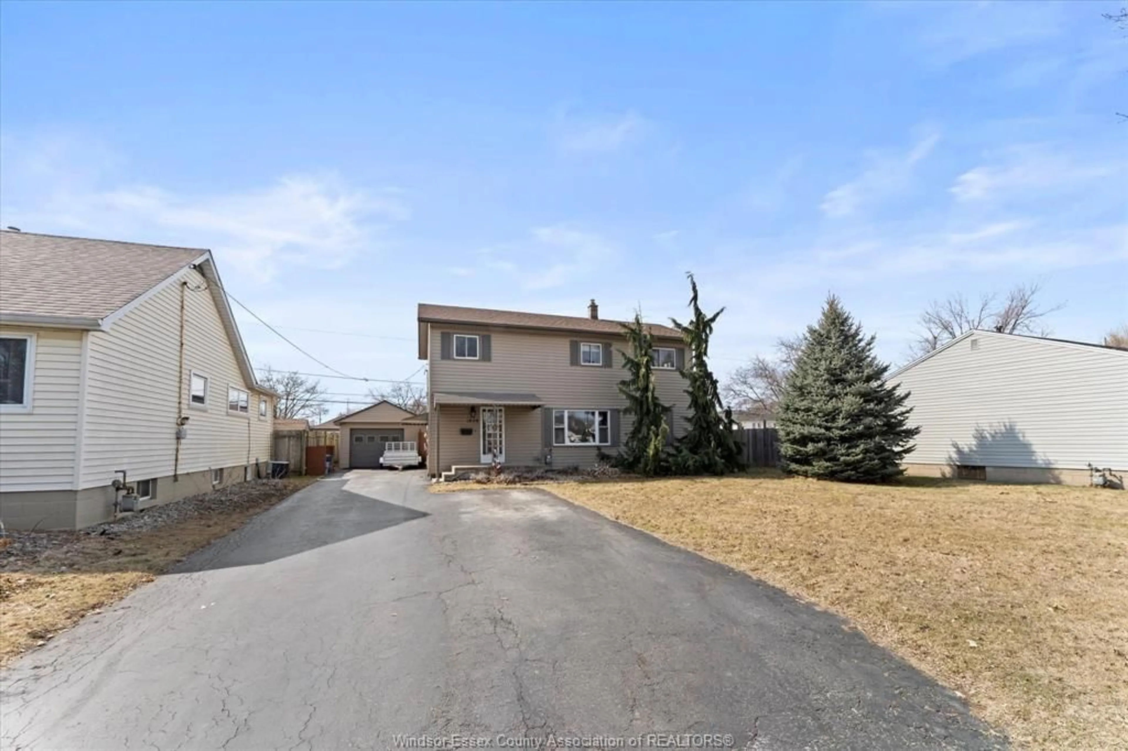 A pic from outside/outdoor area/front of a property/back of a property/a pic from drone, street for 1859 Ford Blvd, Windsor Ontario N8T 2E2