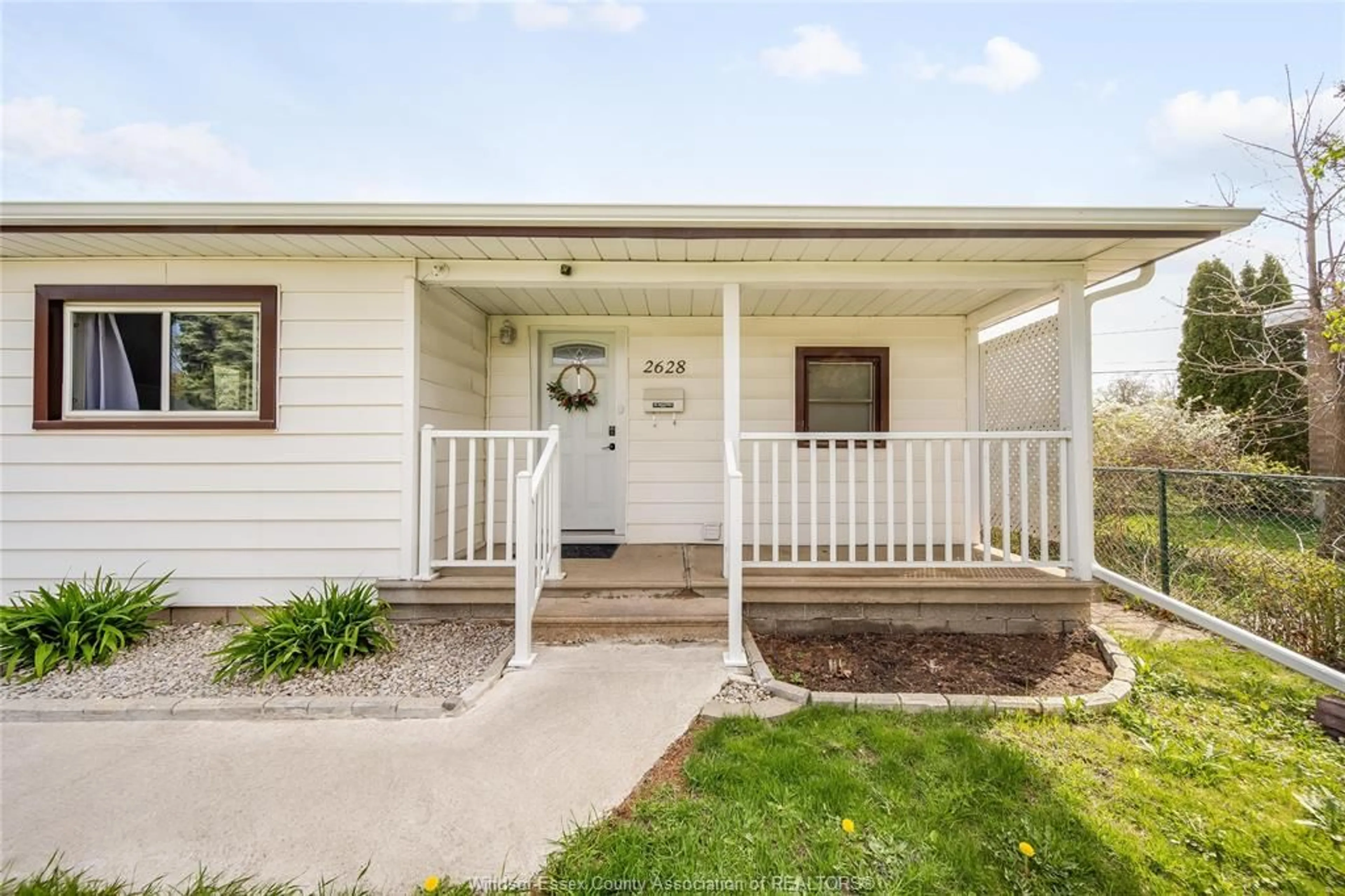Home with vinyl exterior material, street for 2628 MEIGHEN Rd, Windsor Ontario N8W 4C5