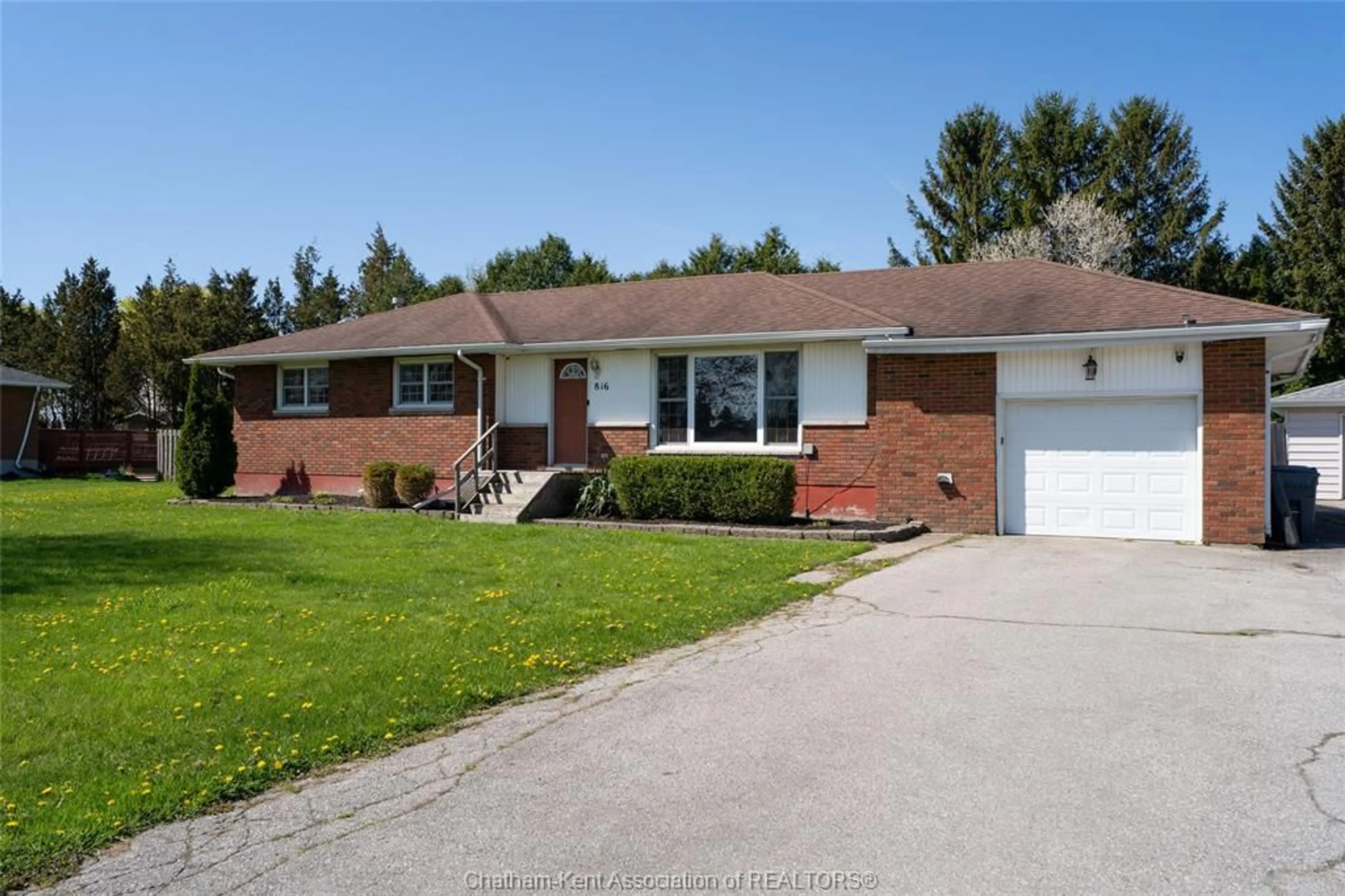 Home with brick exterior material, street for 816 BLOOMFIELD Rd, Chatham Ontario N7M 5J5