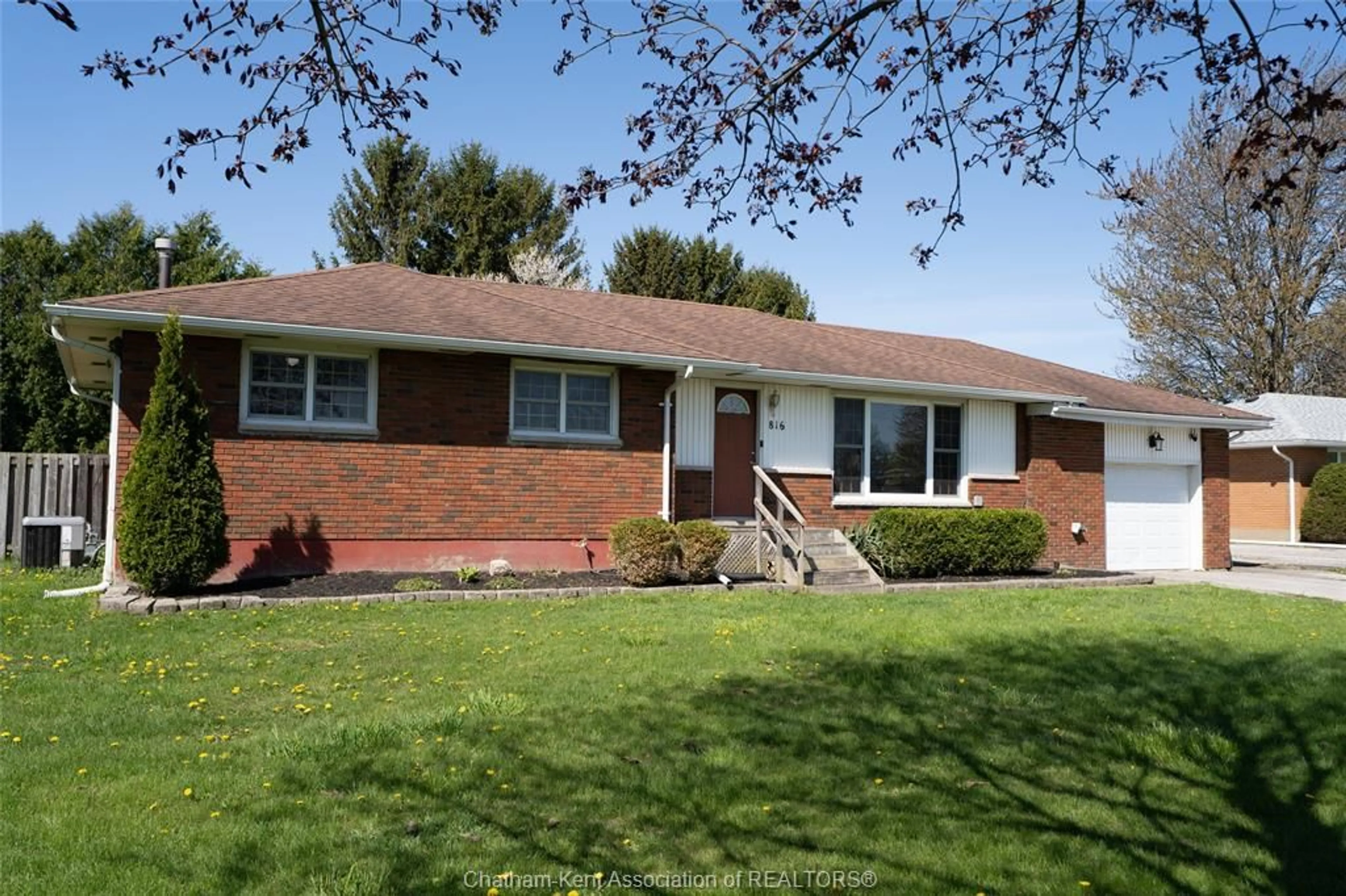 Home with brick exterior material, street for 816 BLOOMFIELD Rd, Chatham Ontario N7M 5J5