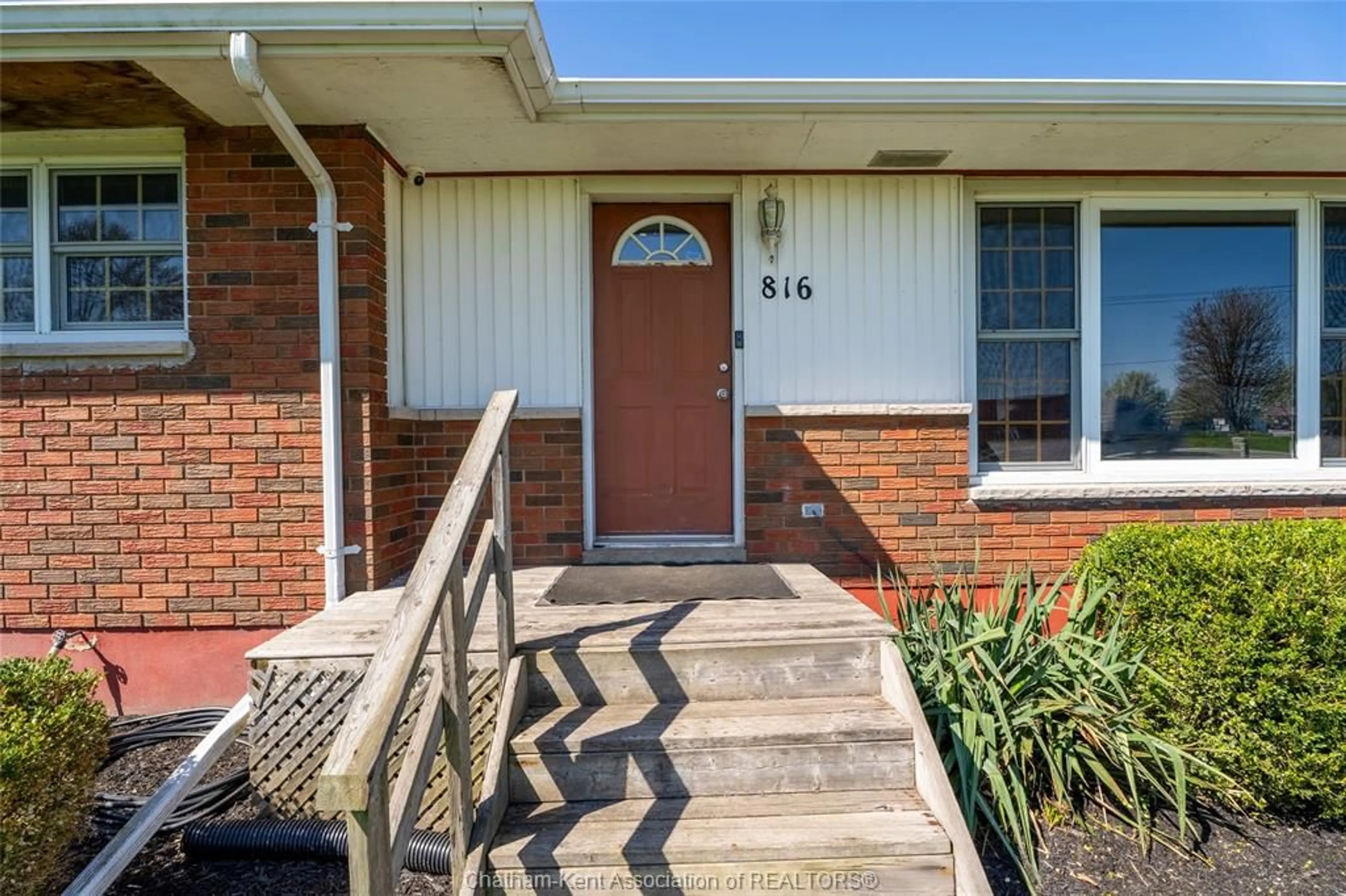 Home with brick exterior material, street for 816 BLOOMFIELD Rd, Chatham Ontario N7M 5J5