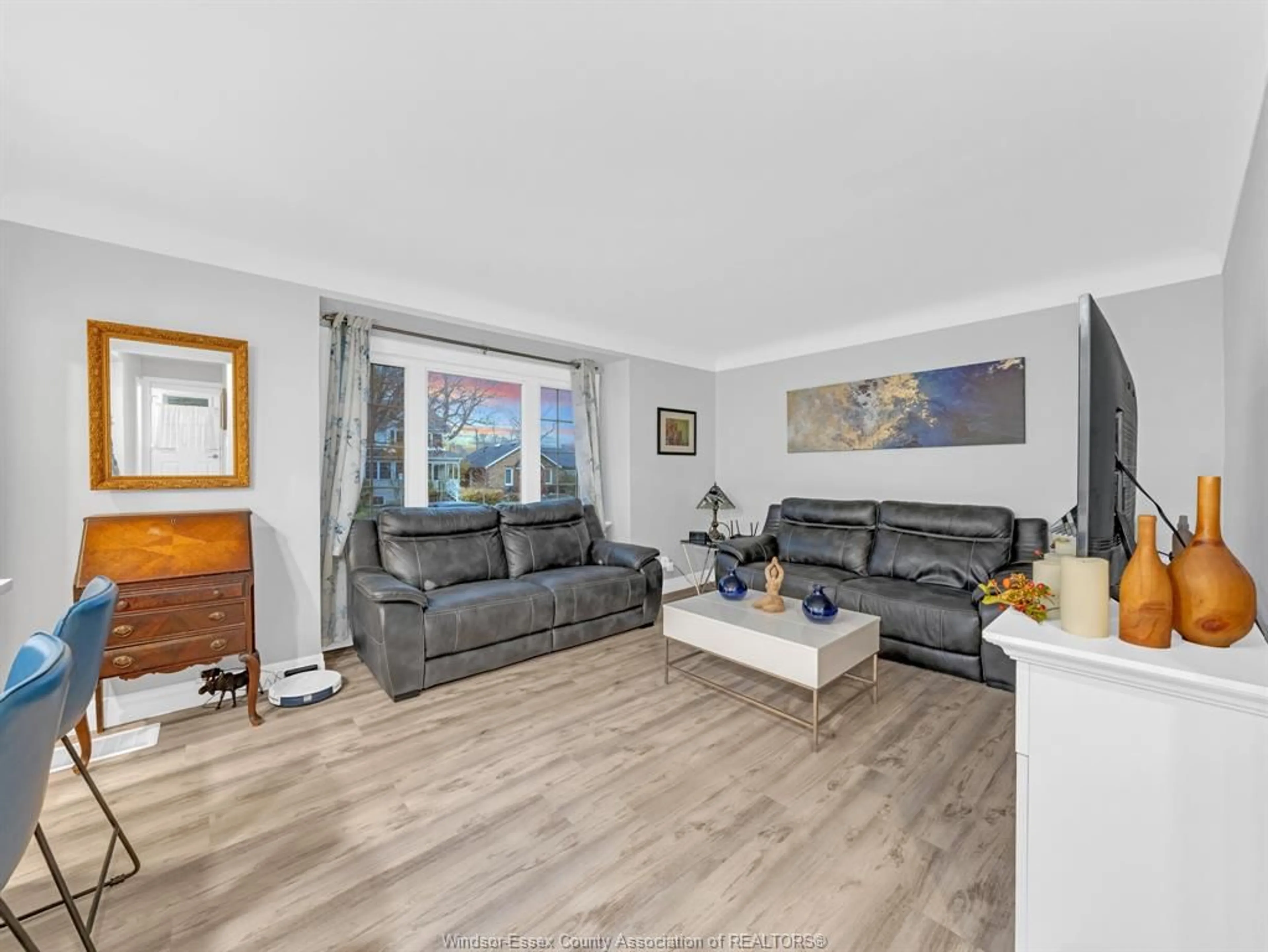 Living room with furniture, wood/laminate floor for 1127 GLIDDEN, Windsor Ontario N8S 2P2