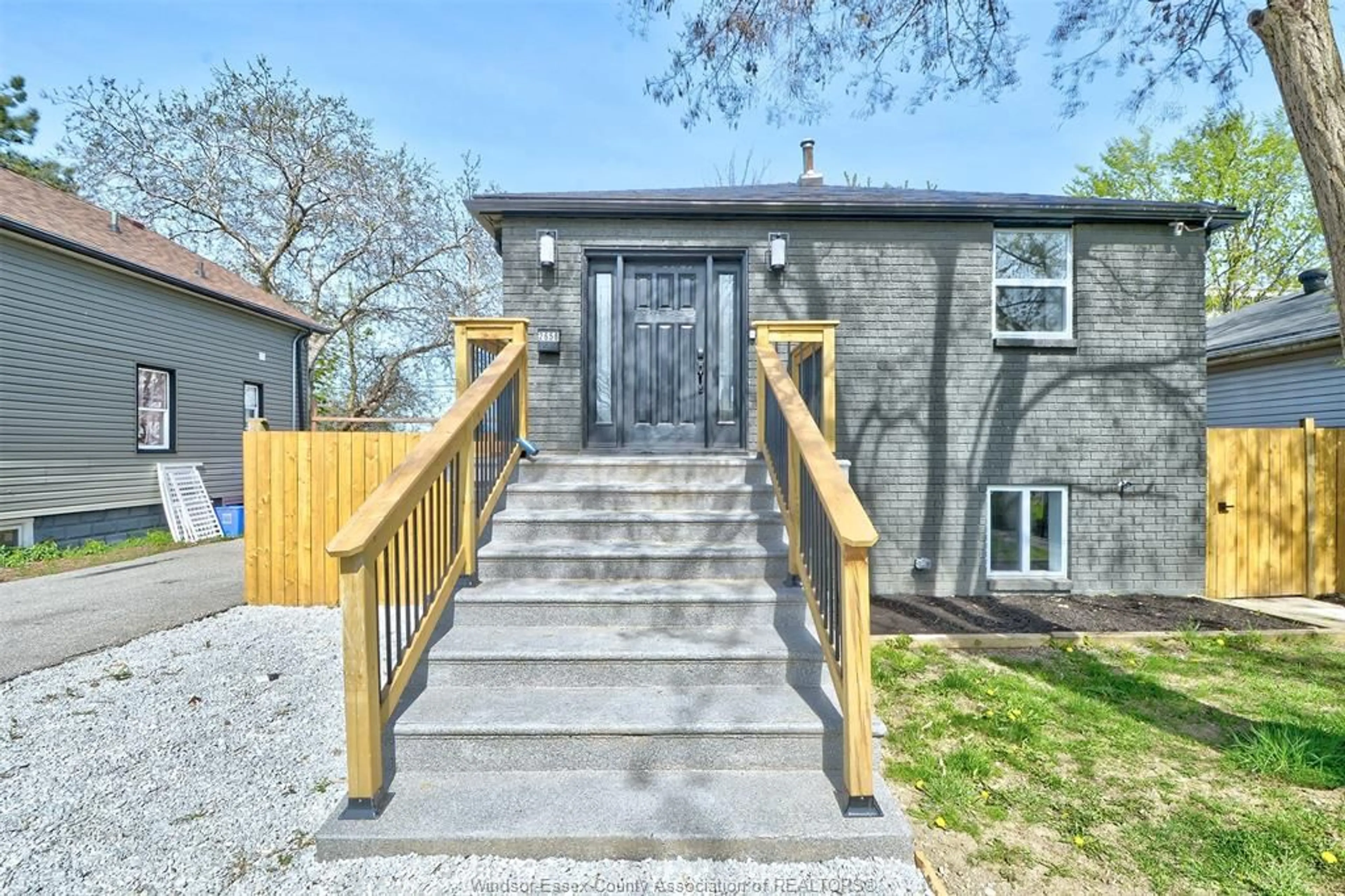 Unknown for 2658 MELDRUM, Windsor Ontario N8W 4G2