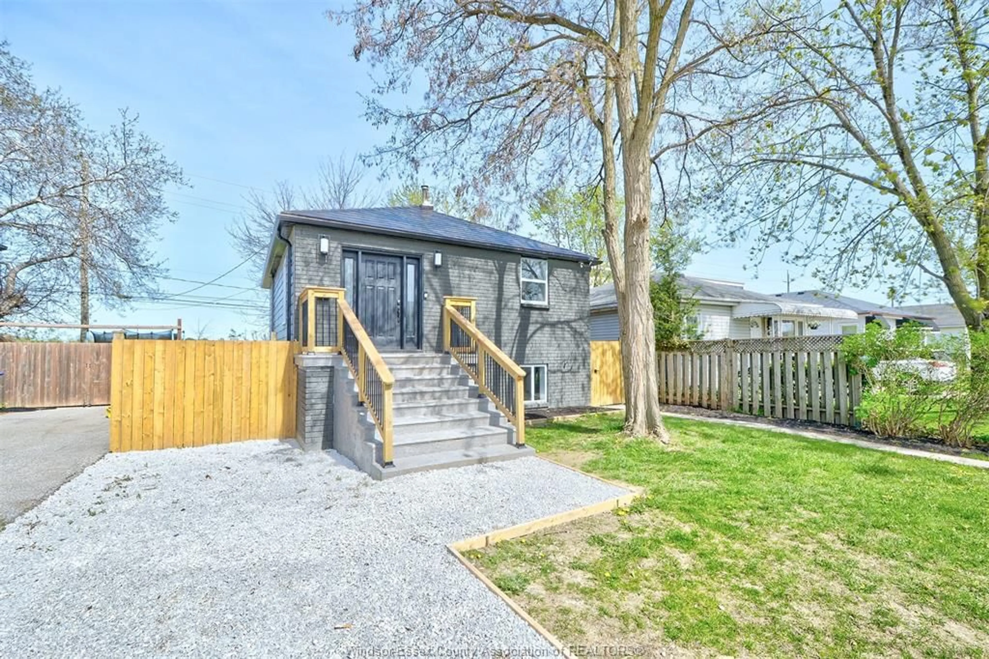 Unknown for 2658 MELDRUM, Windsor Ontario N8W 4G2