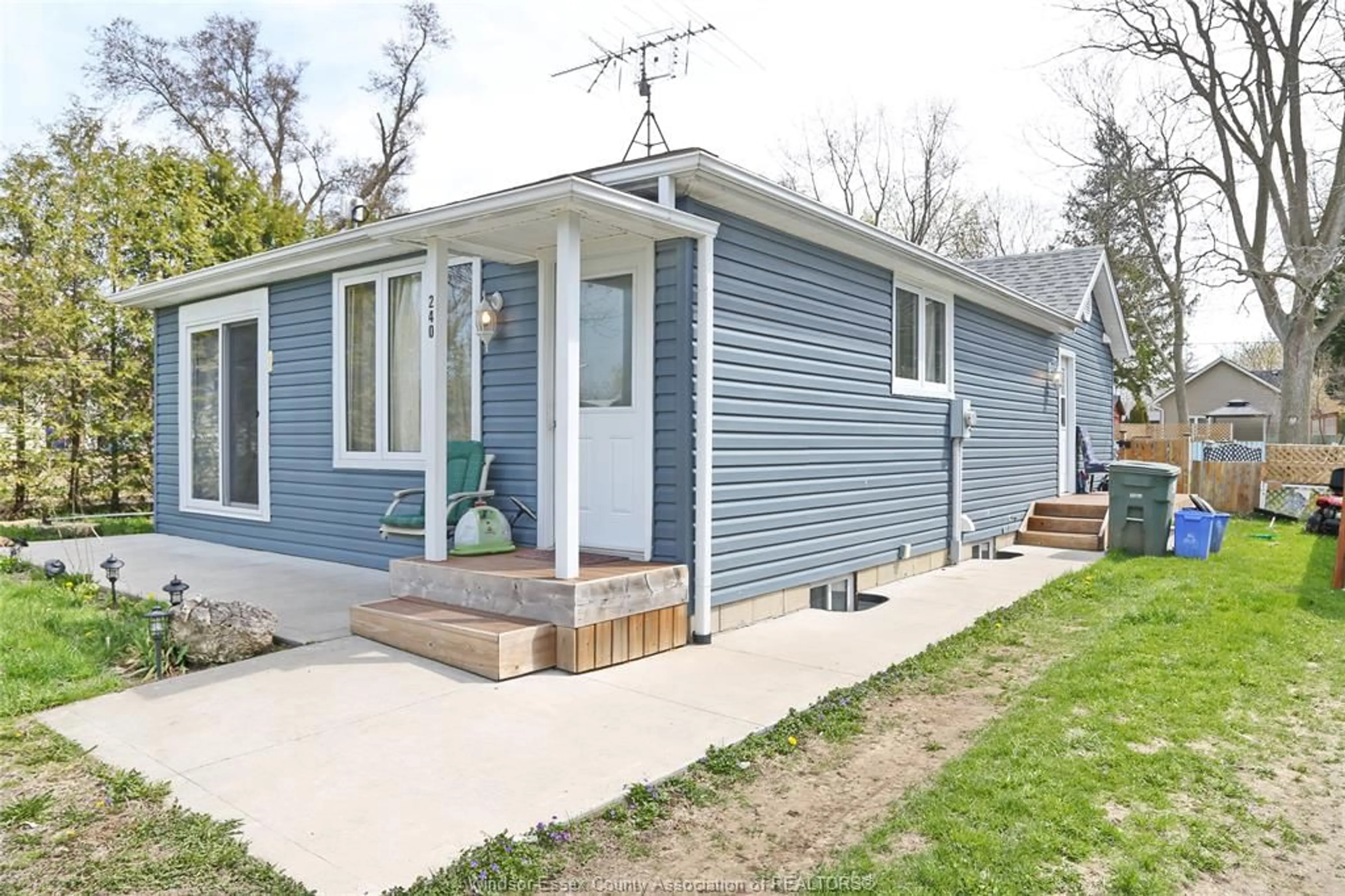 Home with vinyl exterior material, street for 240 FERRIS Ave, Essex Ontario N0R 1G0