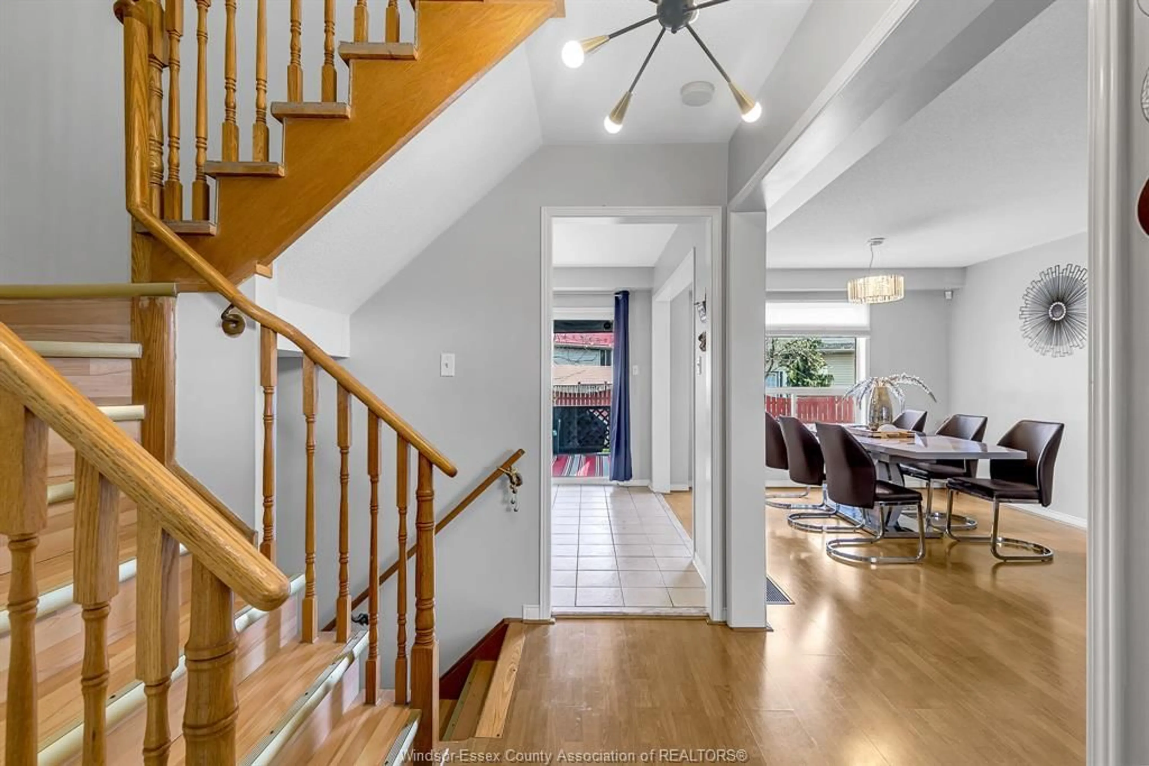 Indoor foyer for 1052 LEMONWOOD Cres, Windsor Ontario N9G 2R8