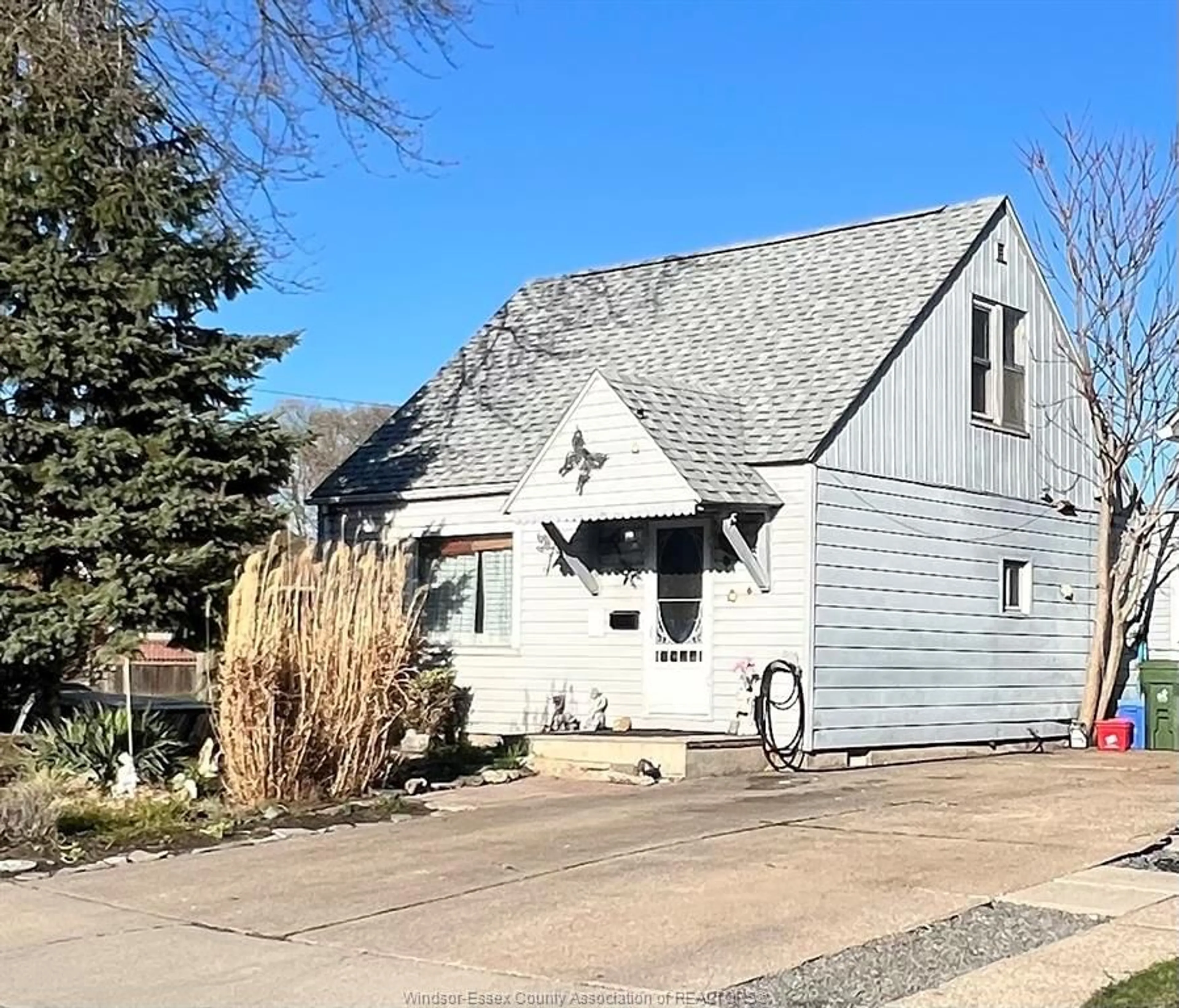 Home with vinyl exterior material, street for 1327 GRANVILLE Cres, Windsor Ontario N9C 3N7